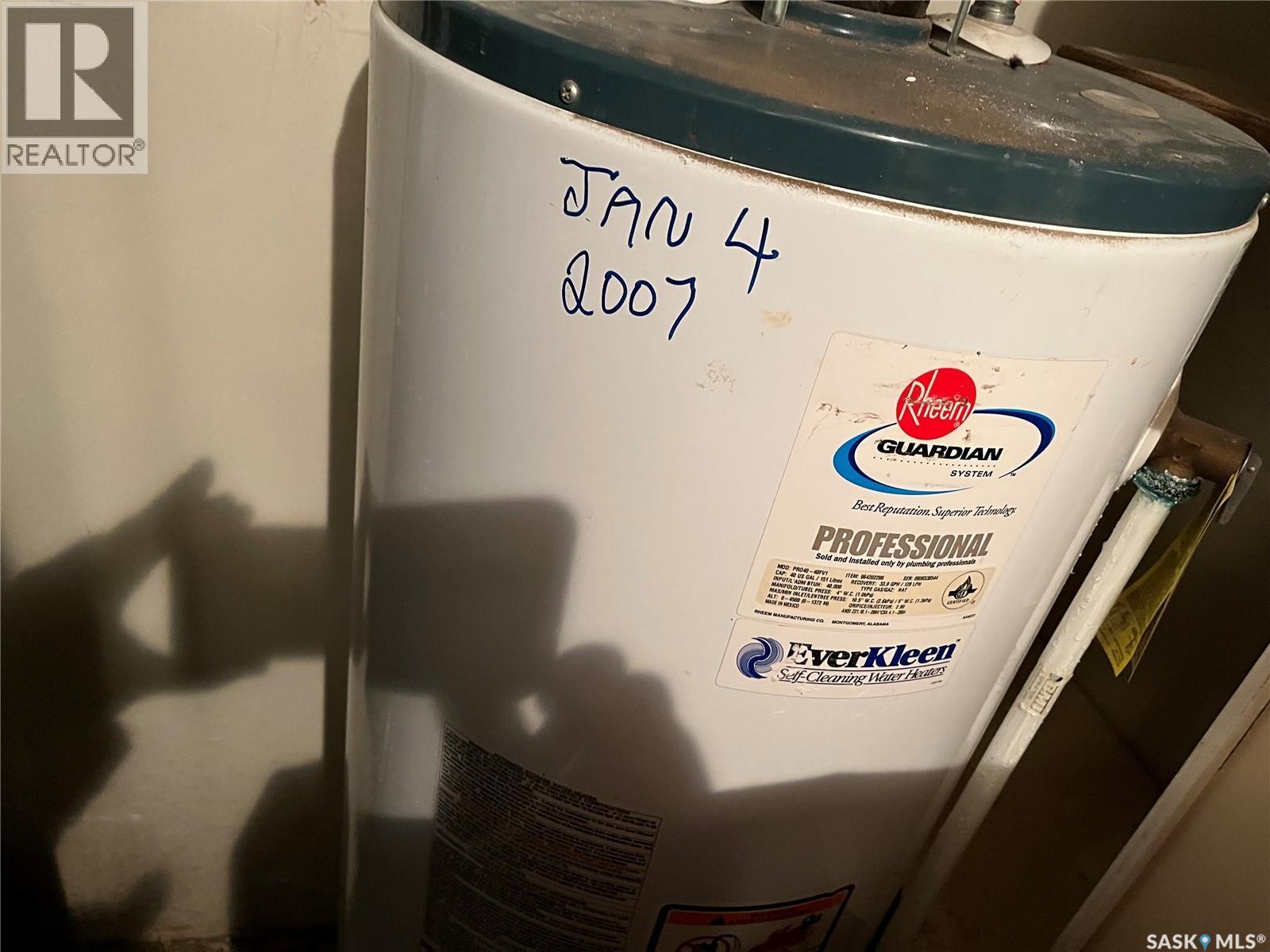 220 5Th Avenue E, Gravelbourg, SK - Indoor Photo Showing Other Room