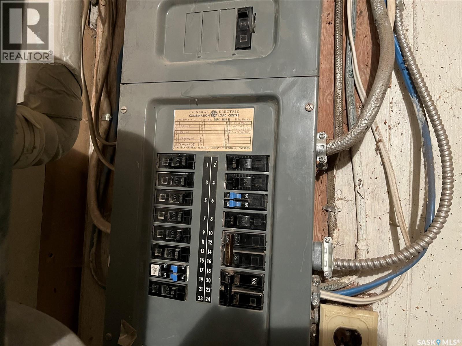 220 5Th Avenue E, Gravelbourg, SK - Indoor