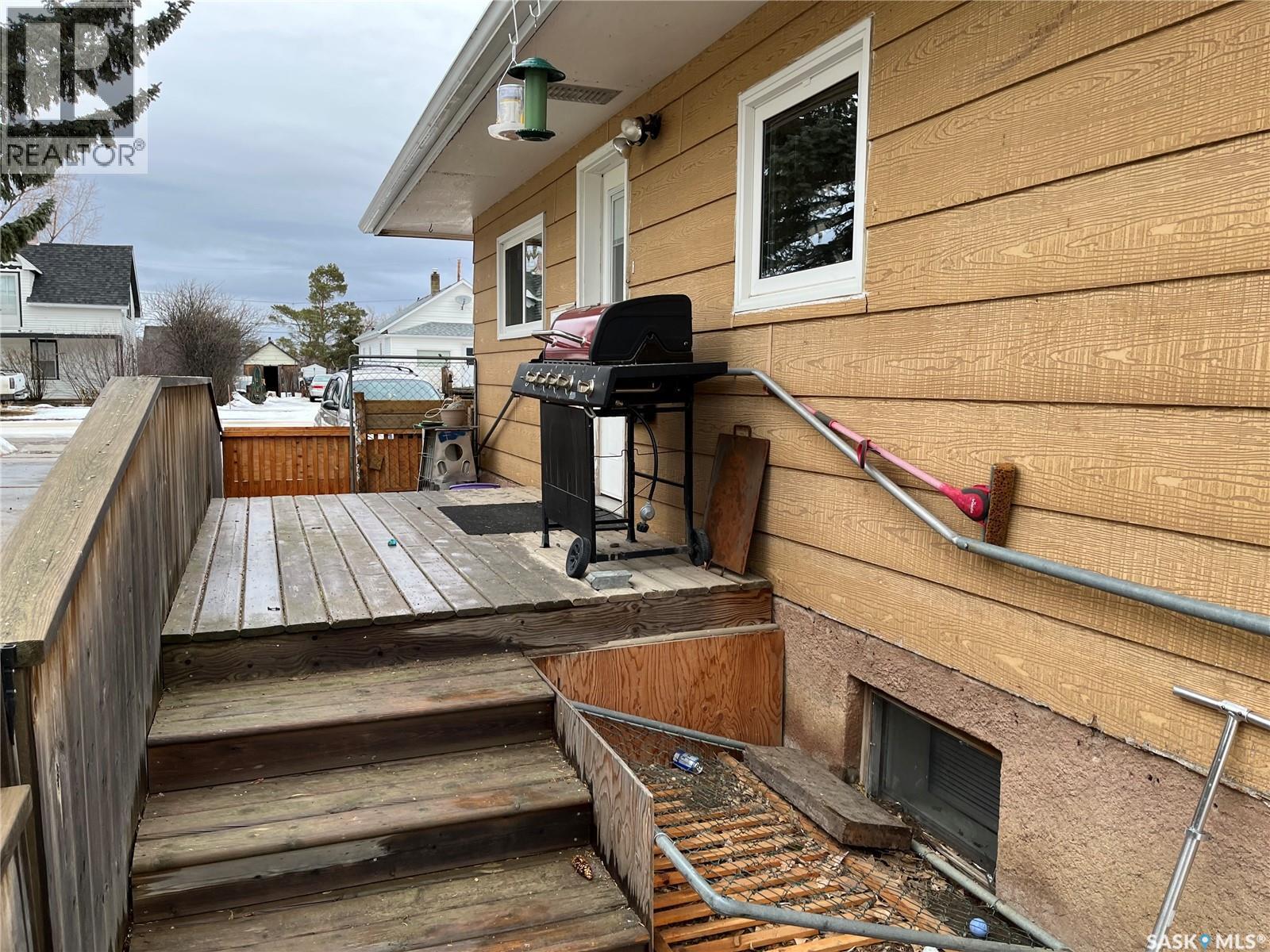 220 5Th Avenue E, Gravelbourg, SK - Outdoor With Deck Patio Veranda With Exterior