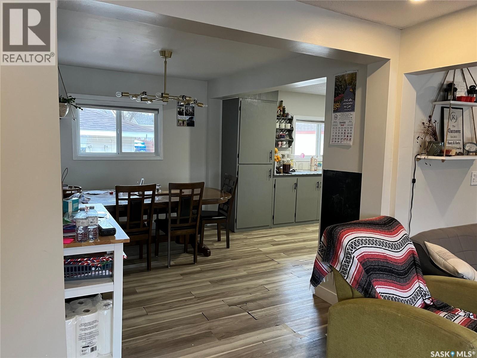 220 5Th Avenue E, Gravelbourg, SK - Indoor Photo Showing Dining Room