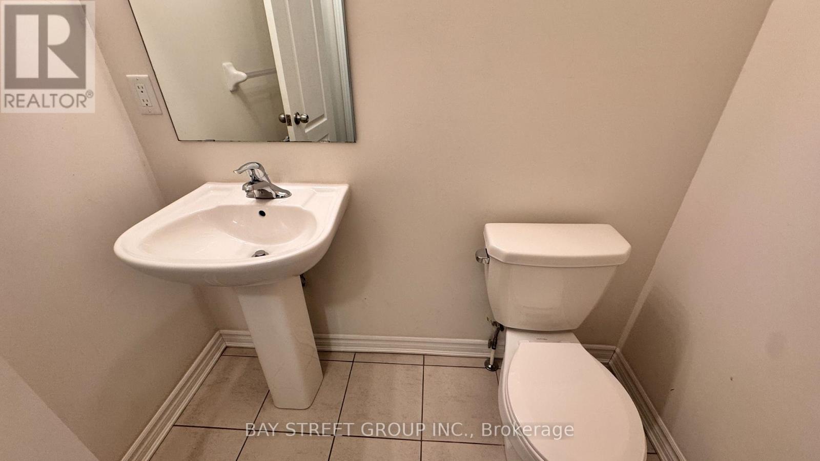 27 Palace Street, Thorold, ON - Indoor Photo Showing Bathroom