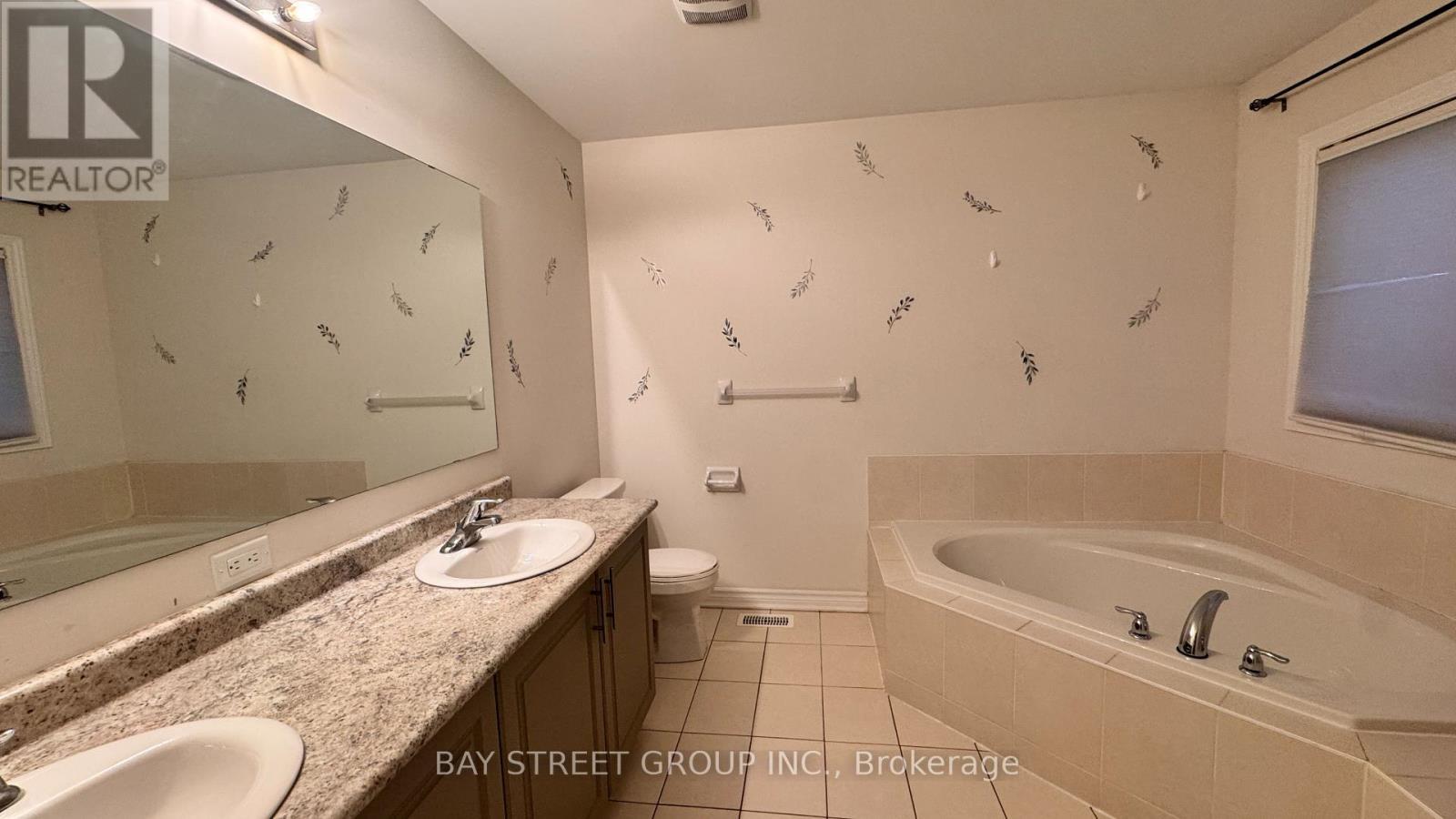 27 Palace Street, Thorold, ON - Indoor Photo Showing Bathroom