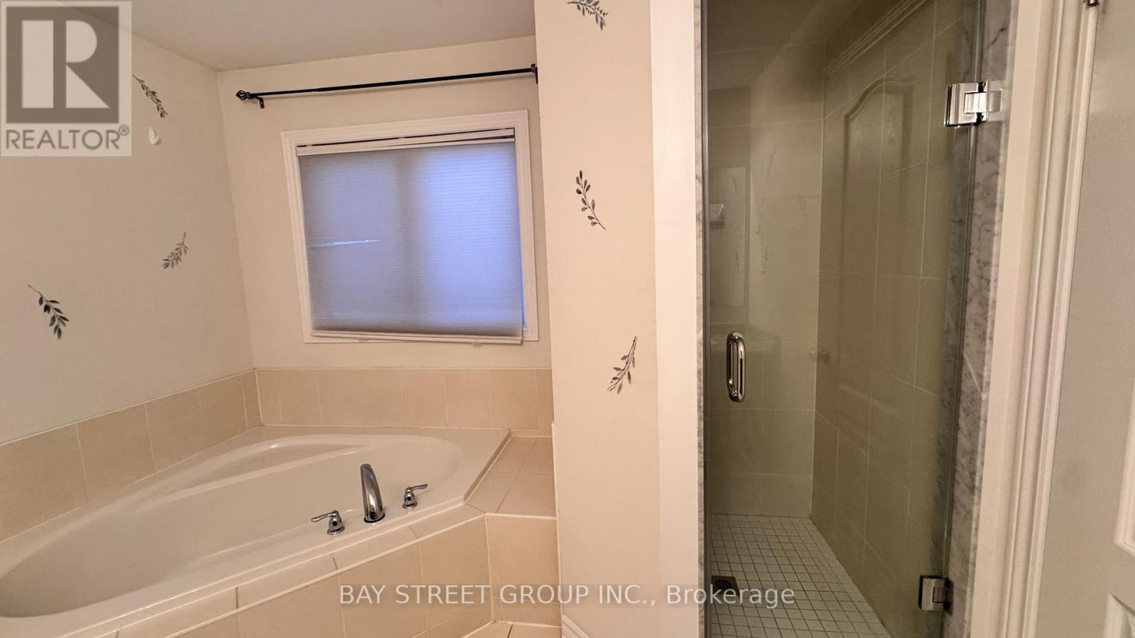 27 Palace Street, Thorold, ON - Indoor Photo Showing Bathroom