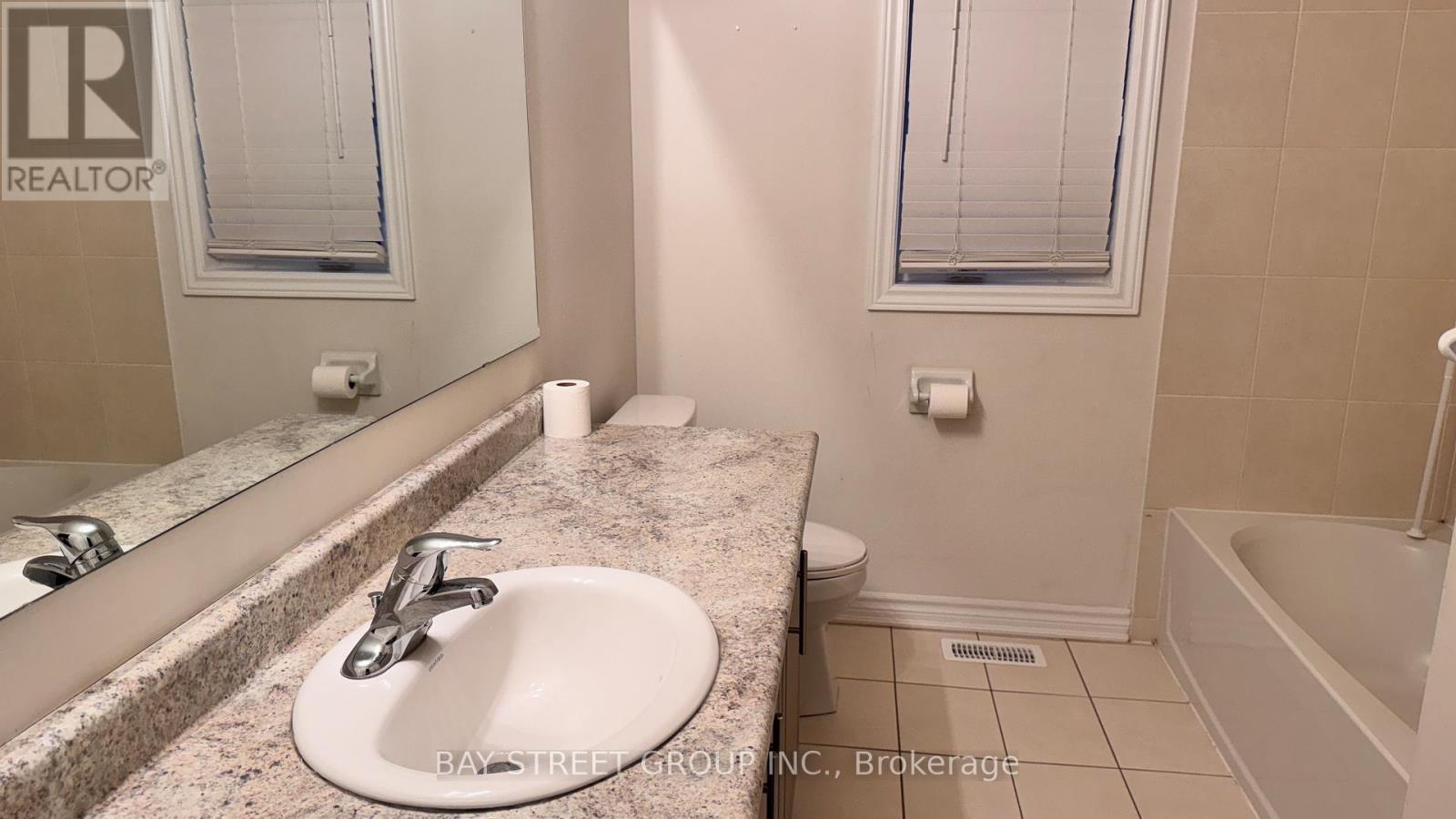 27 Palace Street, Thorold, ON - Indoor Photo Showing Bathroom