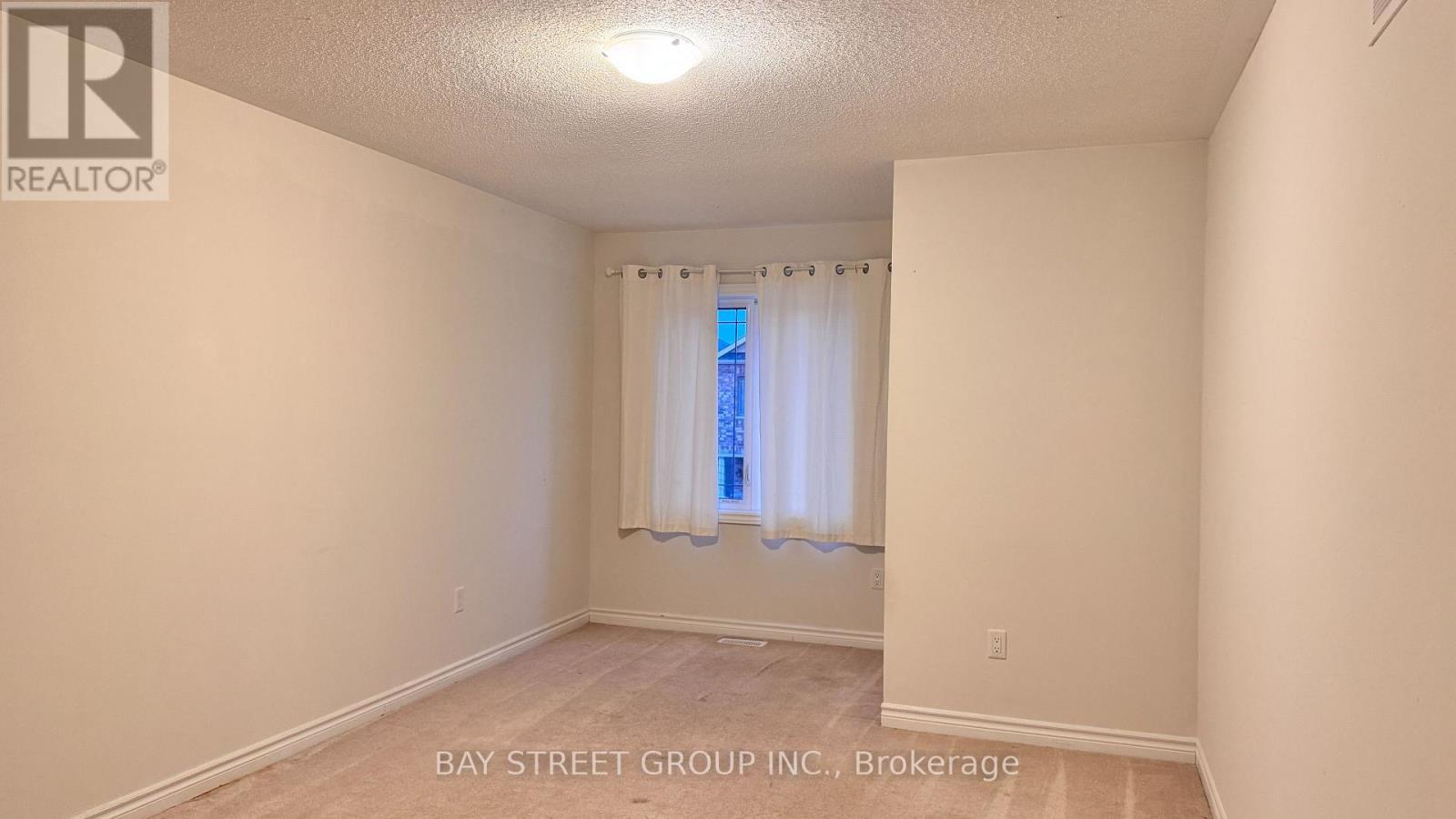 27 Palace Street, Thorold, ON - Indoor Photo Showing Other Room