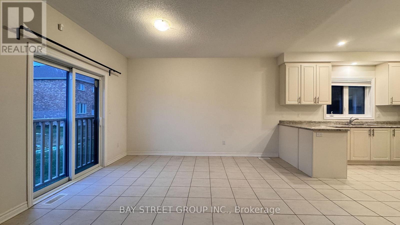 27 Palace Street, Thorold, ON - Indoor Photo Showing Other Room