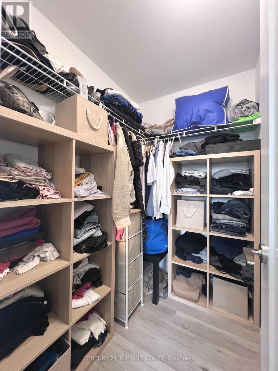 Walk-in Closet - 419 - 3220 Sheppard Avenue E, Toronto, ON - Indoor With Storage