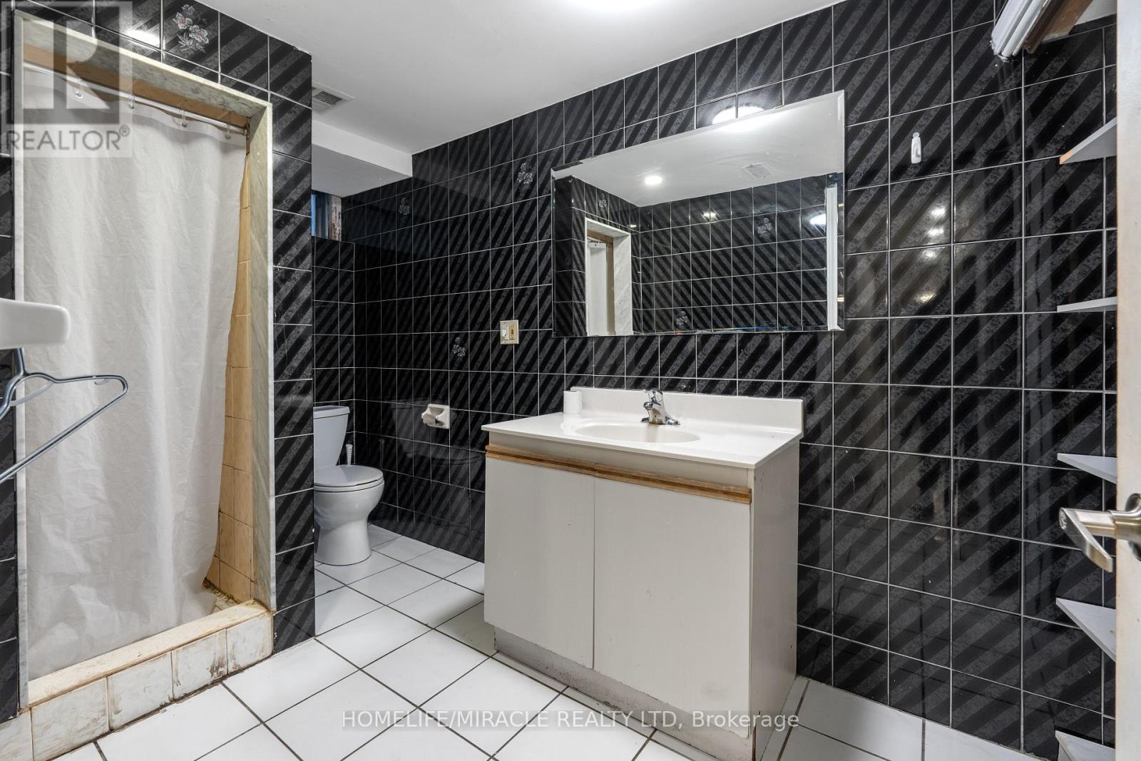 Basement - 44 Presidential Street, Vaughan, ON - Indoor Photo Showing Bathroom