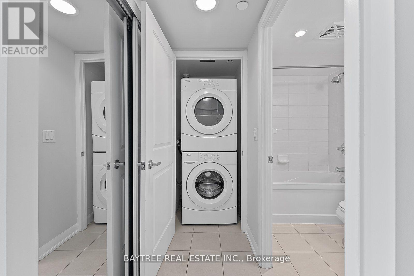 803 - 205 Sherway Gardens Road, Toronto, ON - Indoor Photo Showing Laundry Room