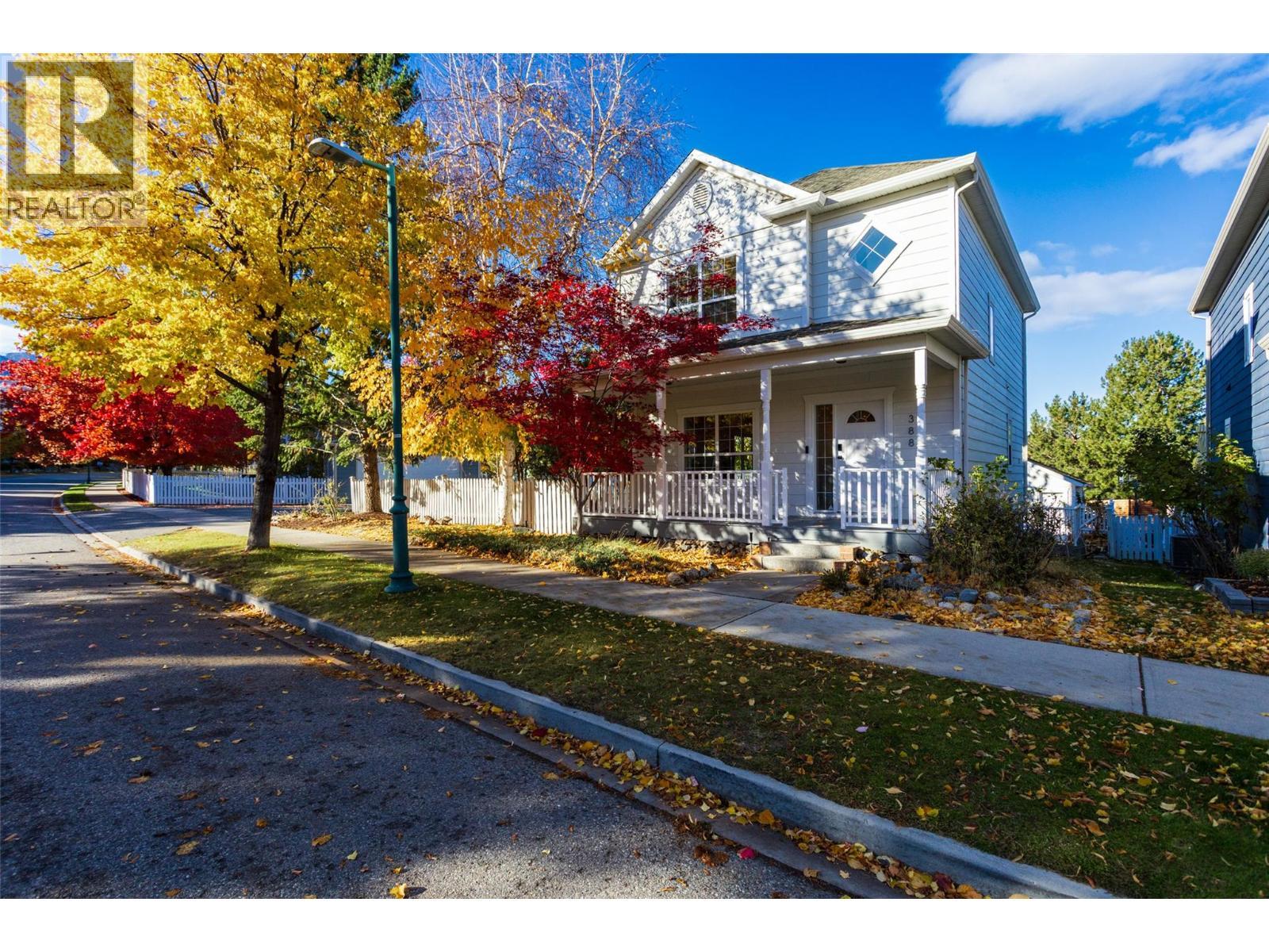 388 Mccarren Avenue, Kelowna, BC - Outdoor With Deck Patio Veranda