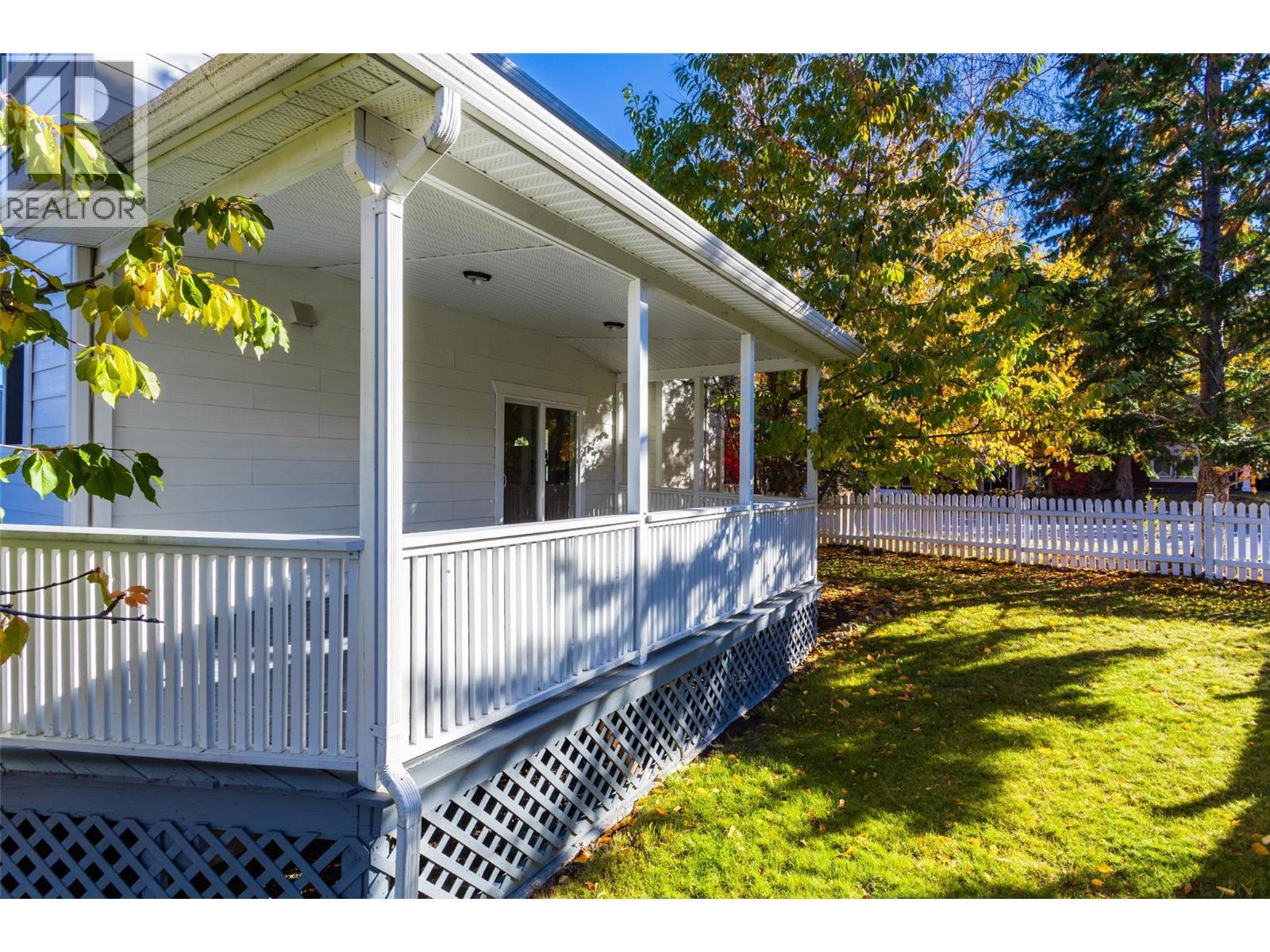 388 Mccarren Avenue, Kelowna, BC - Outdoor With Deck Patio Veranda