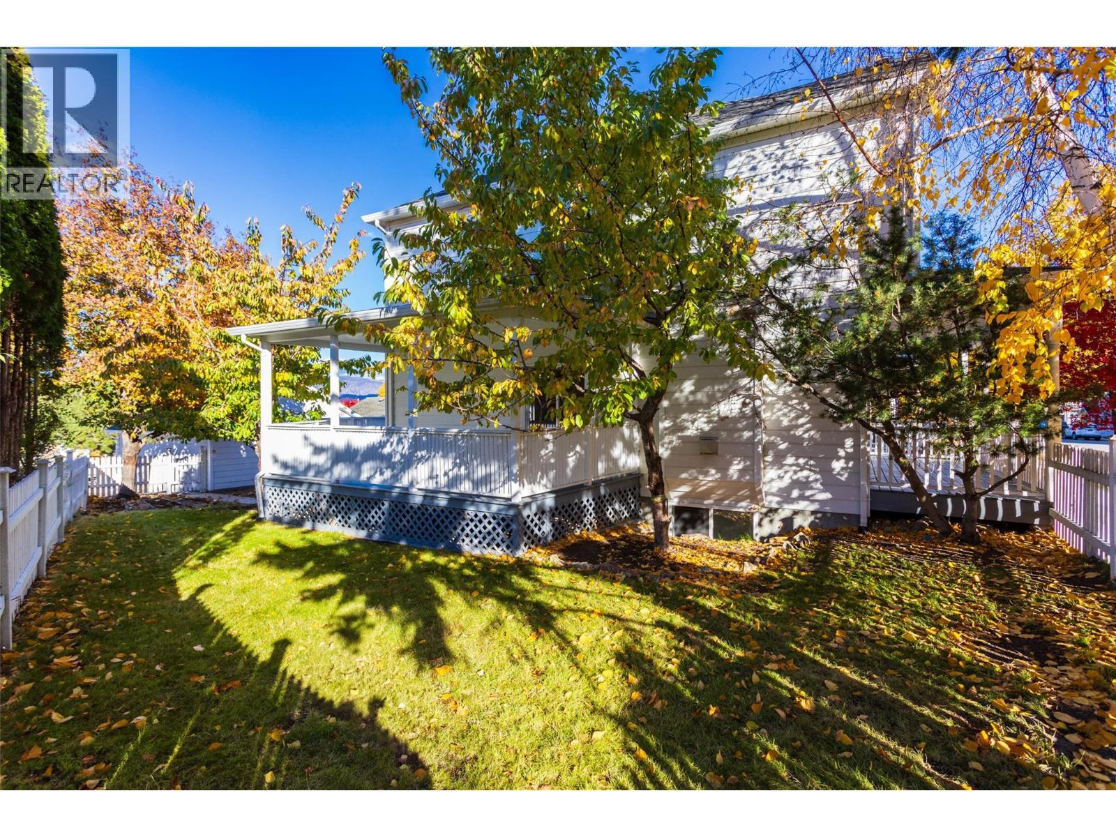 private side yard - 388 Mccarren Avenue, Kelowna, BC - Outdoor