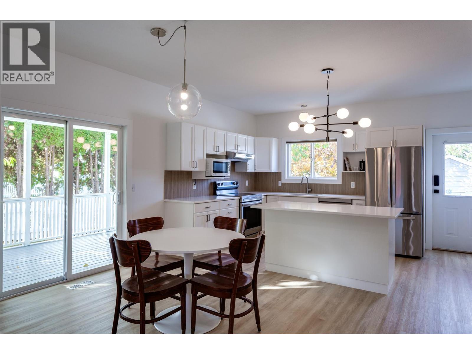 388 Mccarren Avenue, Kelowna, BC - Indoor