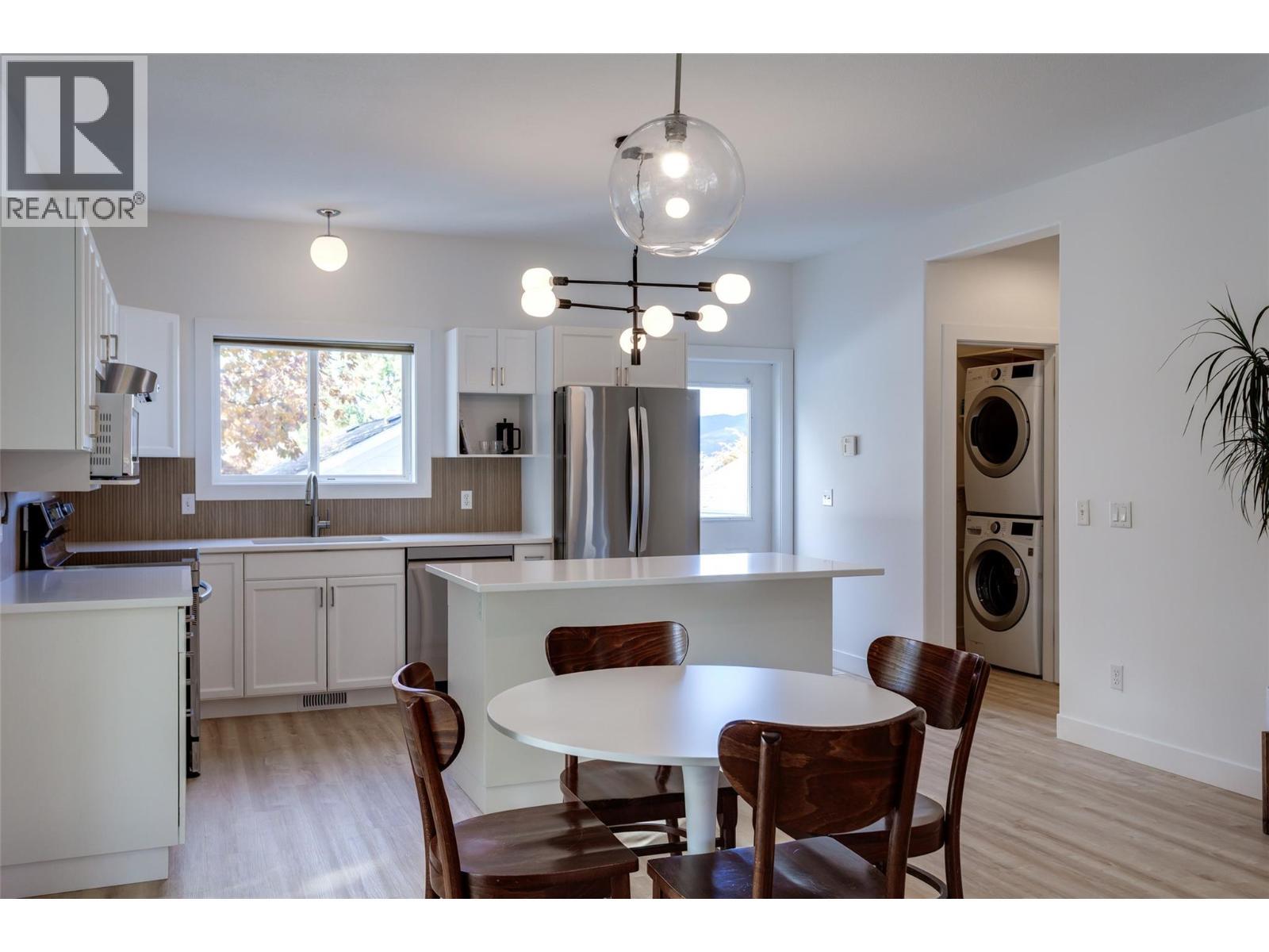 388 Mccarren Avenue, Kelowna, BC - Indoor