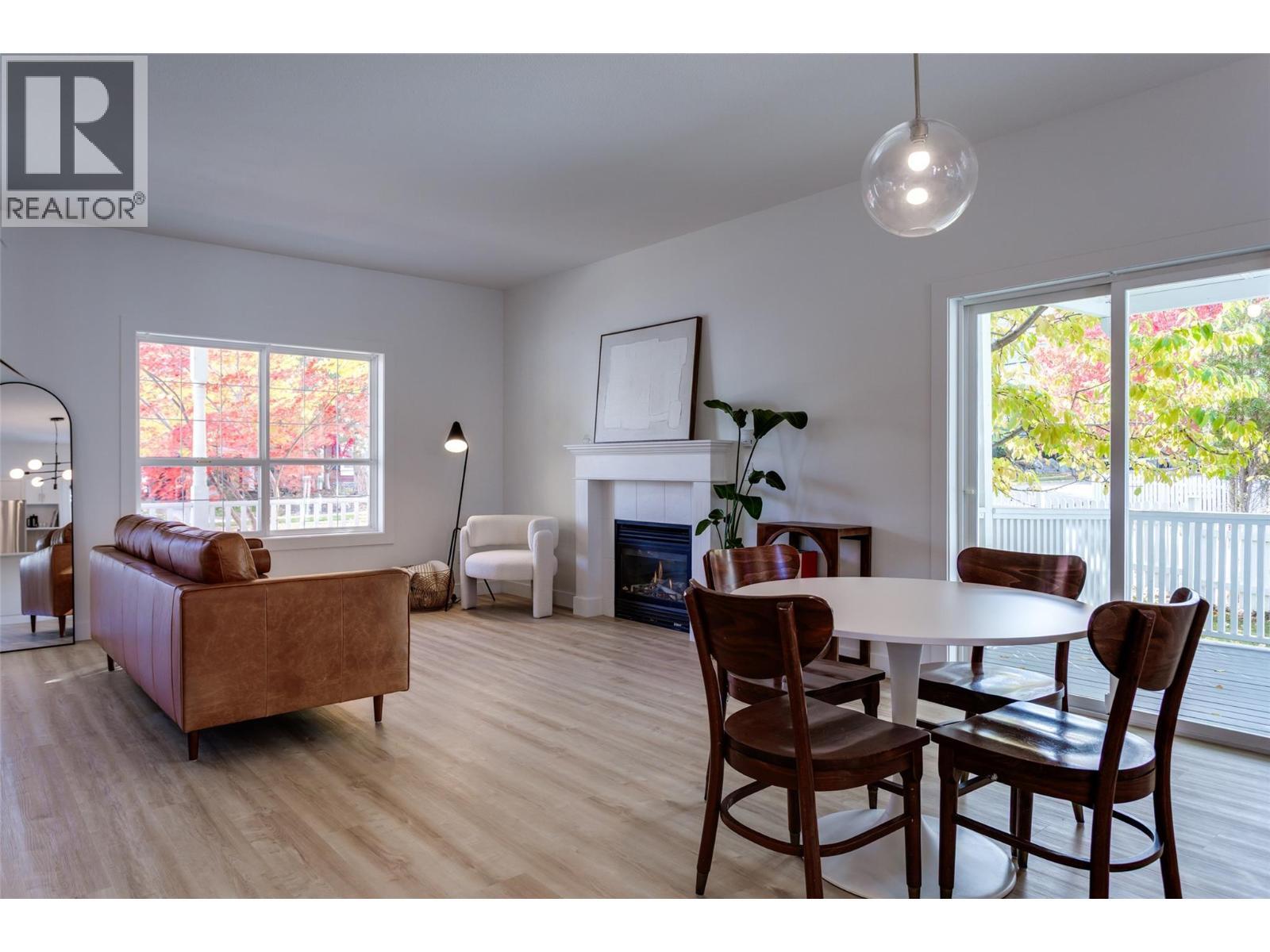 388 Mccarren Avenue, Kelowna, BC - Indoor With Fireplace