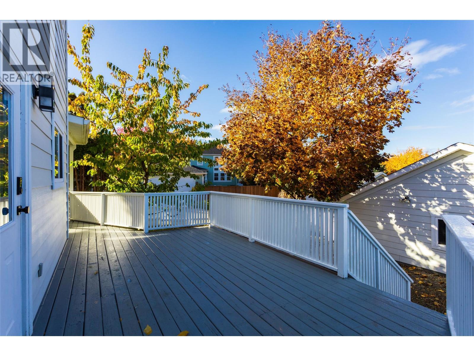 388 Mccarren Avenue, Kelowna, BC - Outdoor With Deck Patio Veranda