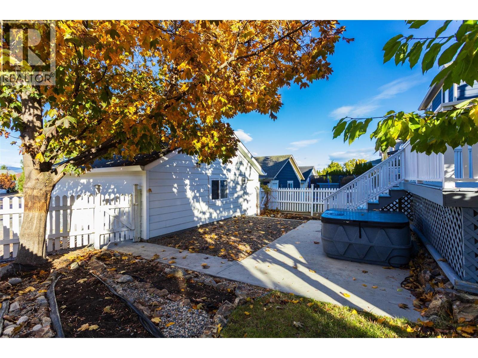 388 Mccarren Avenue, Kelowna, BC - Outdoor