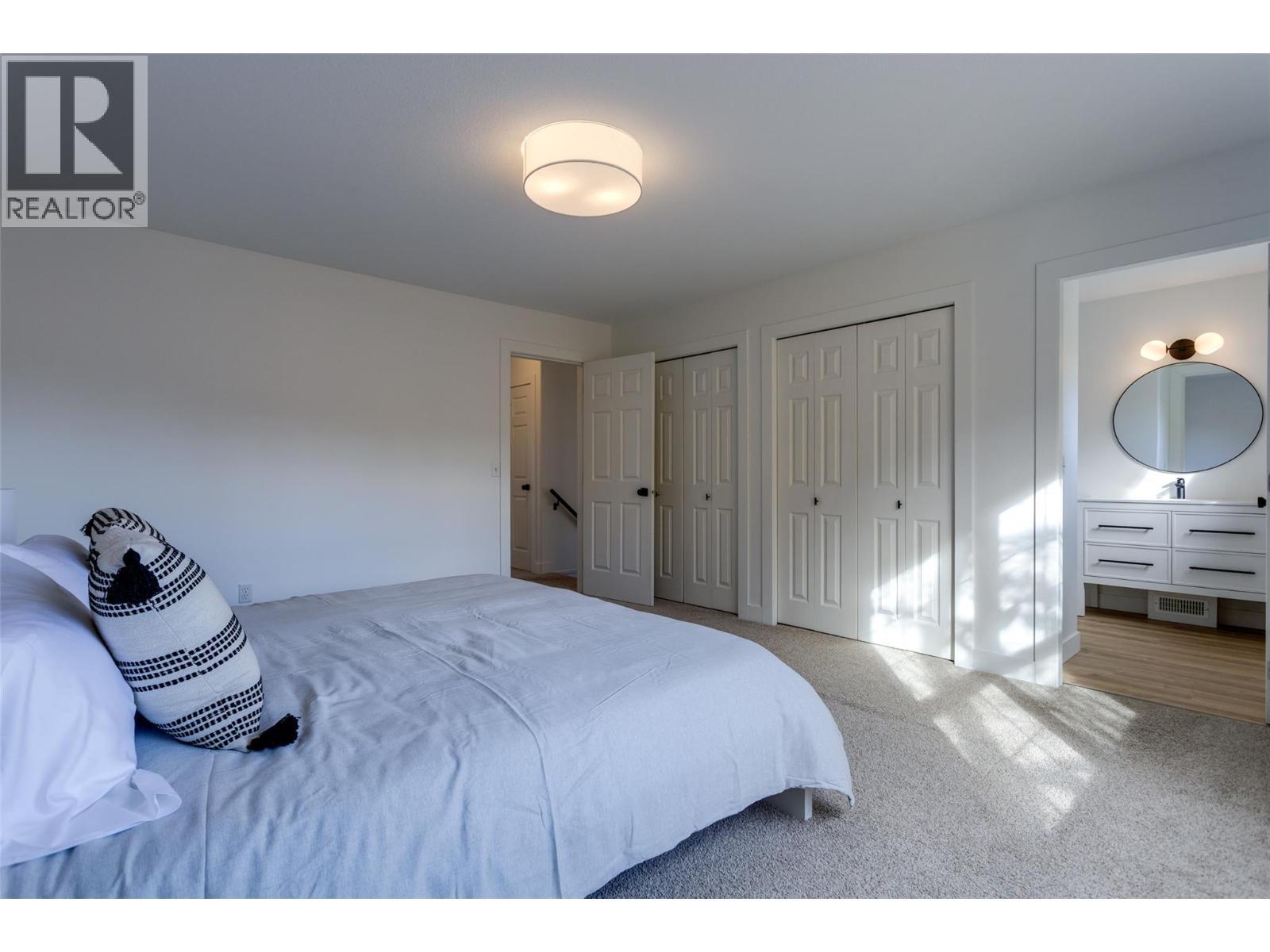 388 Mccarren Avenue, Kelowna, BC - Indoor Photo Showing Bedroom