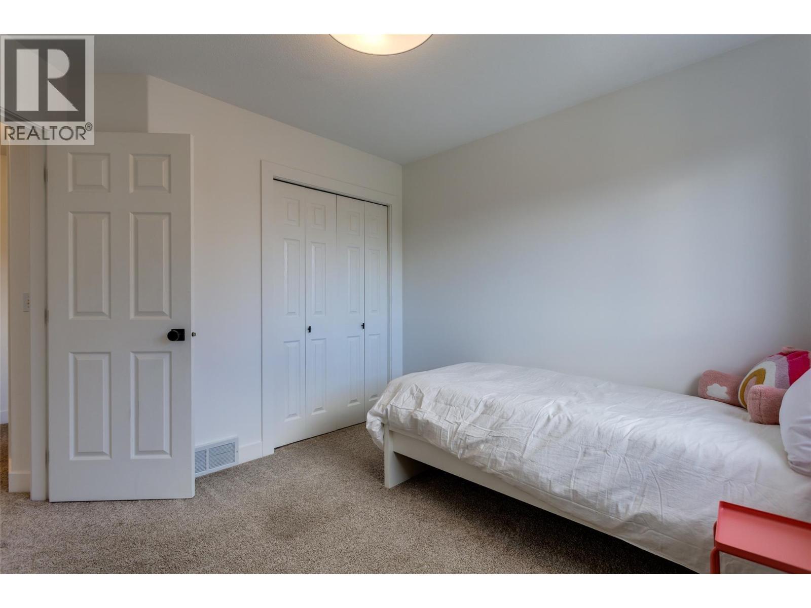 388 Mccarren Avenue, Kelowna, BC - Indoor Photo Showing Bedroom