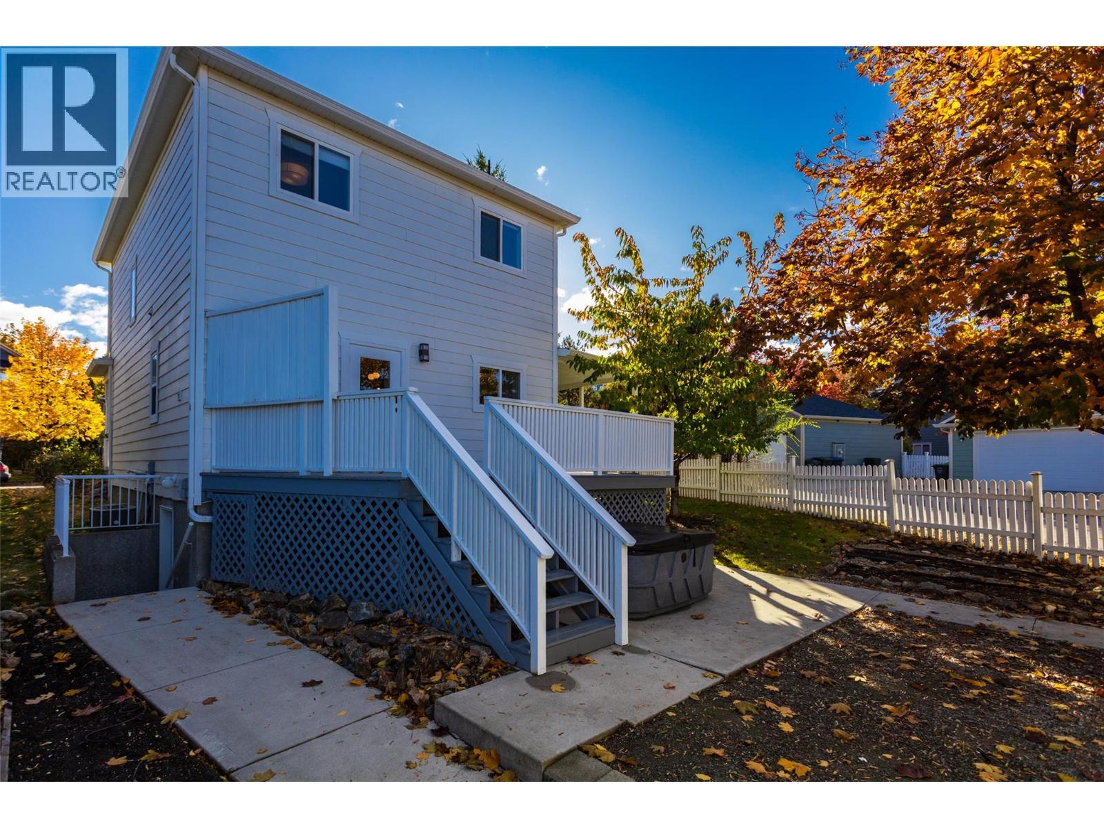 388 Mccarren Avenue, Kelowna, BC - Outdoor With Deck Patio Veranda