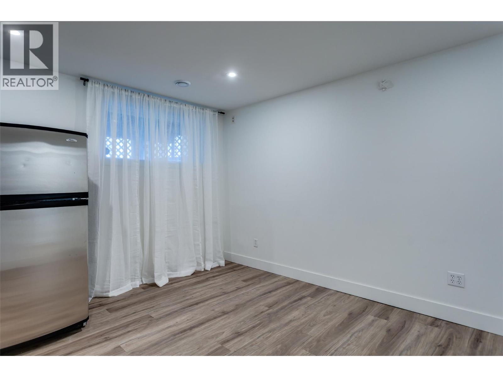 388 Mccarren Avenue, Kelowna, BC - Indoor Photo Showing Other Room