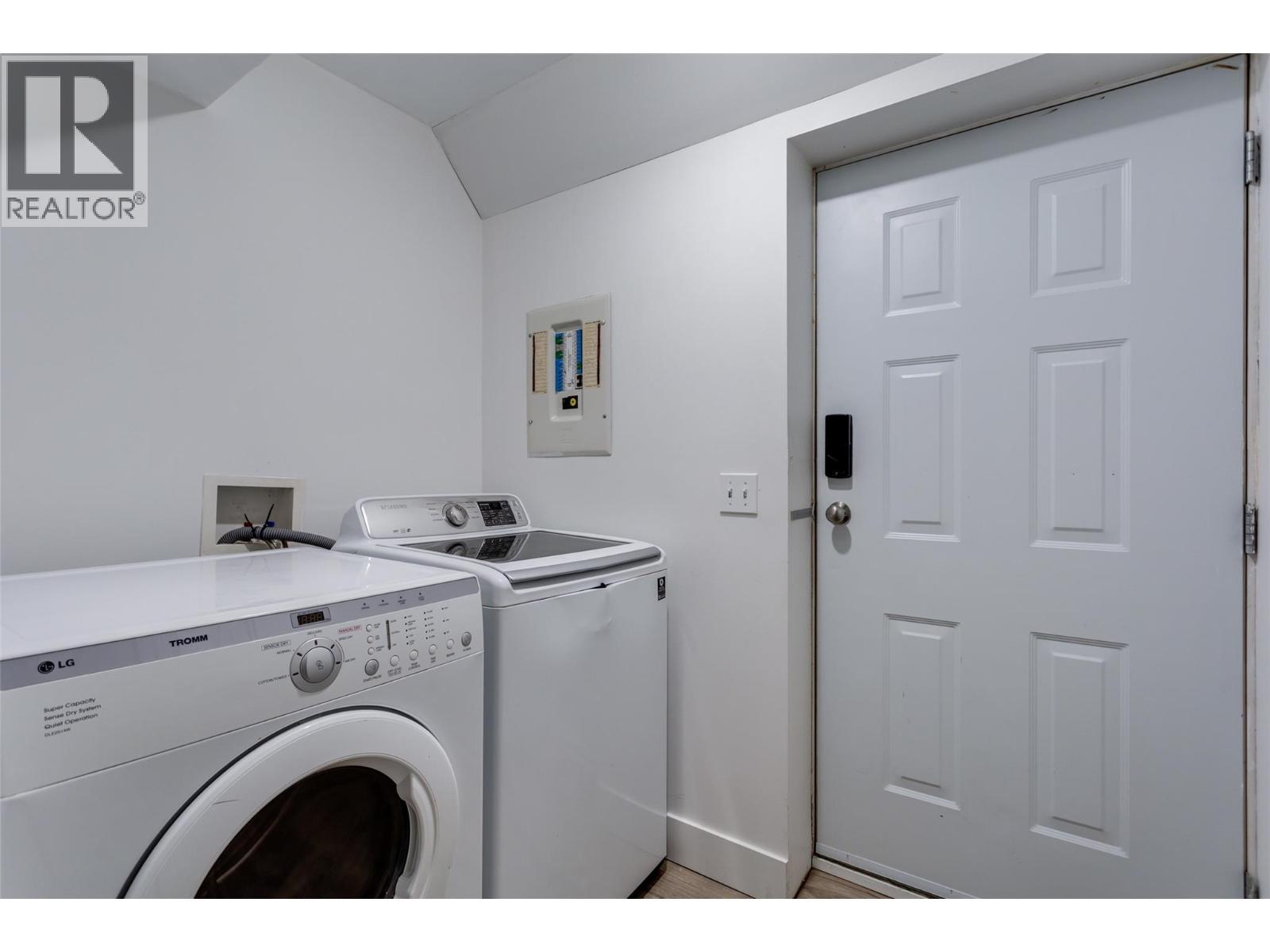 In-law suite laundry - 388 Mccarren Avenue, Kelowna, BC - Indoor Photo Showing Laundry Room