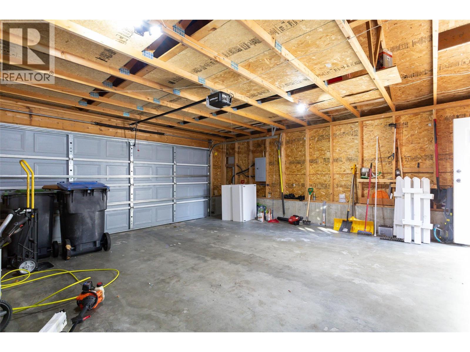 388 Mccarren Avenue, Kelowna, BC - Indoor Photo Showing Garage