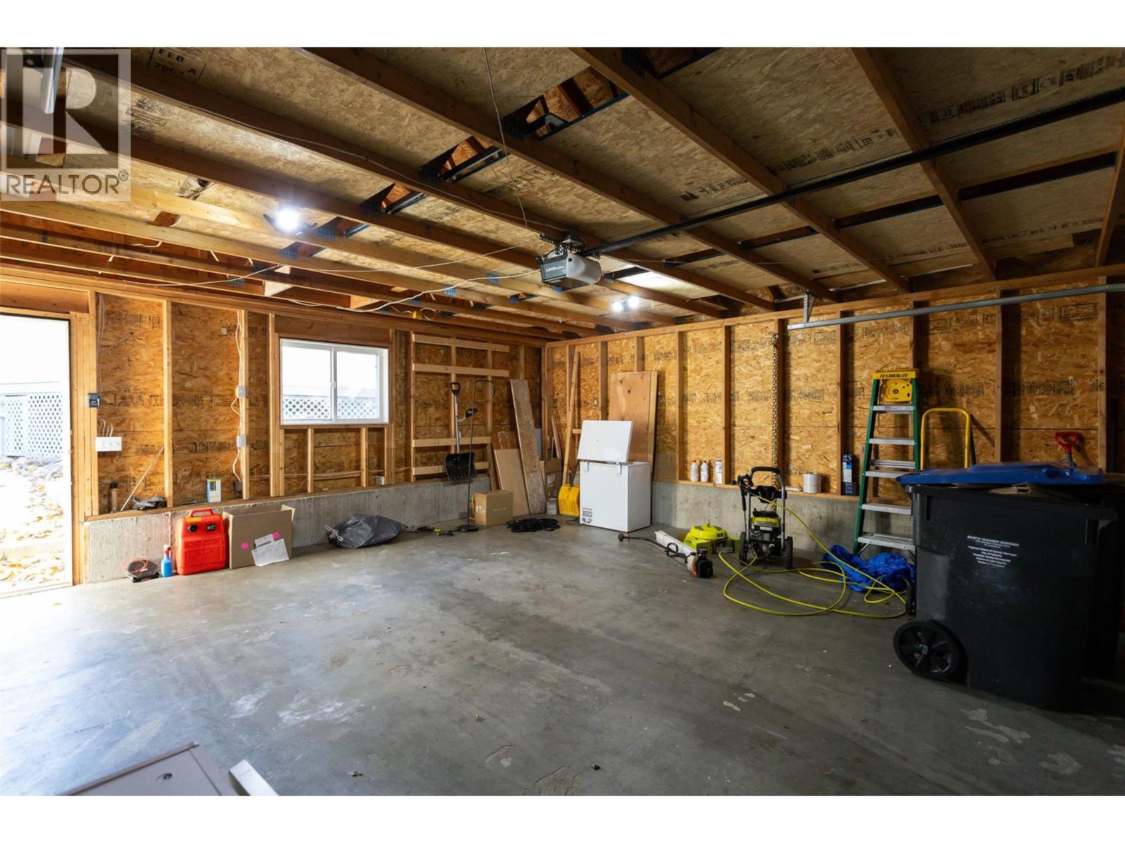 388 Mccarren Avenue, Kelowna, BC - Indoor