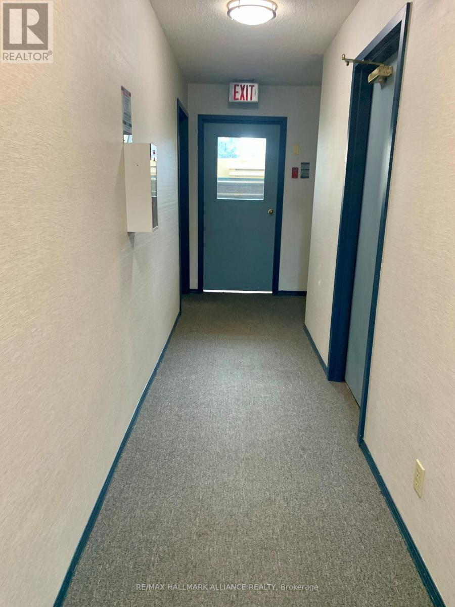 922 - 95 Trailwood Drive, Mississauga, ON - Indoor Photo Showing Other Room