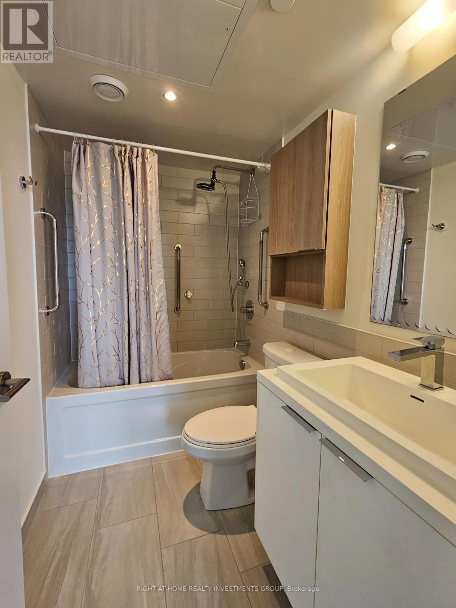 1105 - 6 Sonic Way, Toronto, ON - Indoor Photo Showing Bathroom
