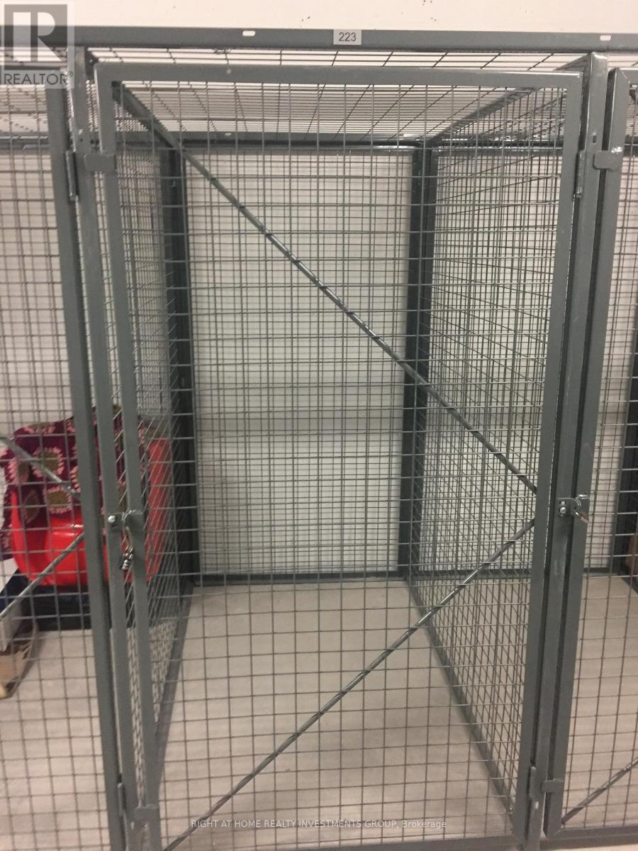 1105 - 6 Sonic Way, Toronto, ON - Indoor Photo Showing Bathroom