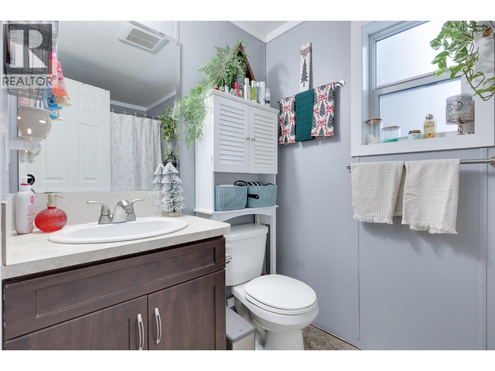 7082 Kennedy Crescent, Prince George, BC - Indoor Photo Showing Bathroom