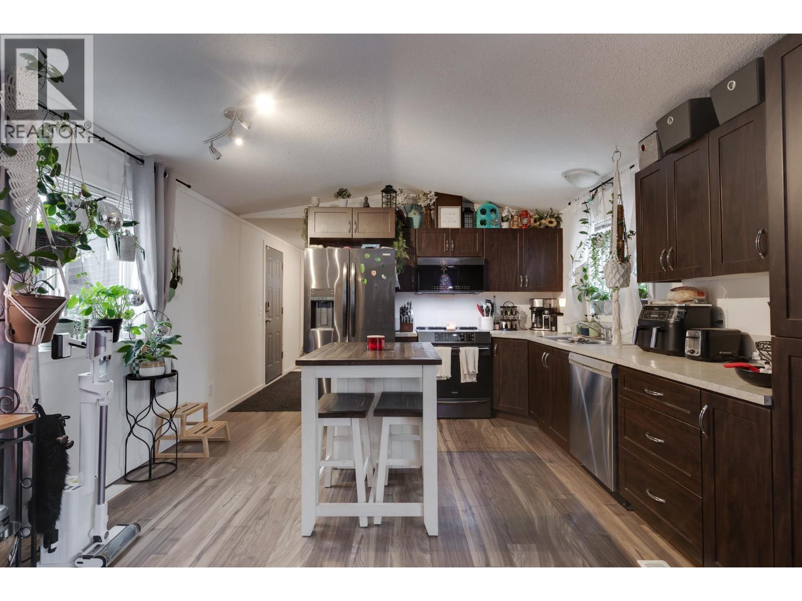 7082 Kennedy Crescent, Prince George, BC - Indoor Photo Showing Kitchen