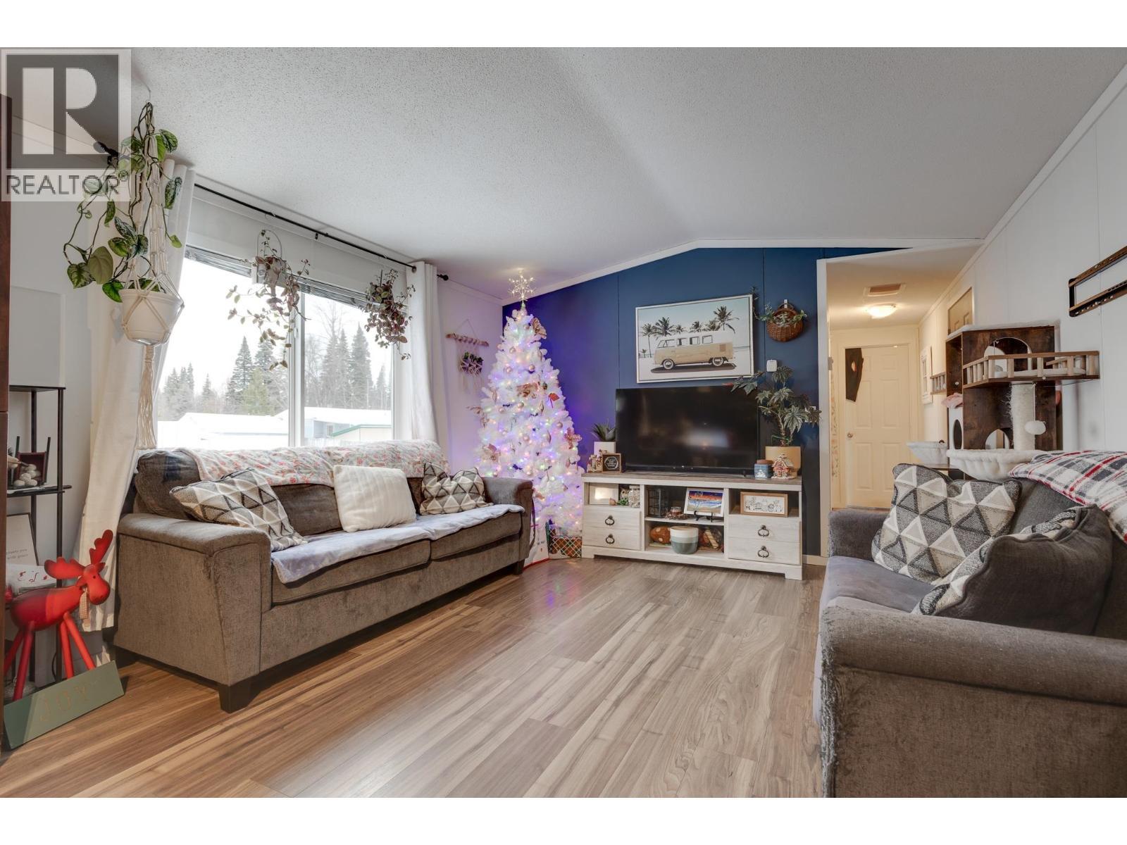 7082 Kennedy Crescent, Prince George, BC - Indoor Photo Showing Living Room