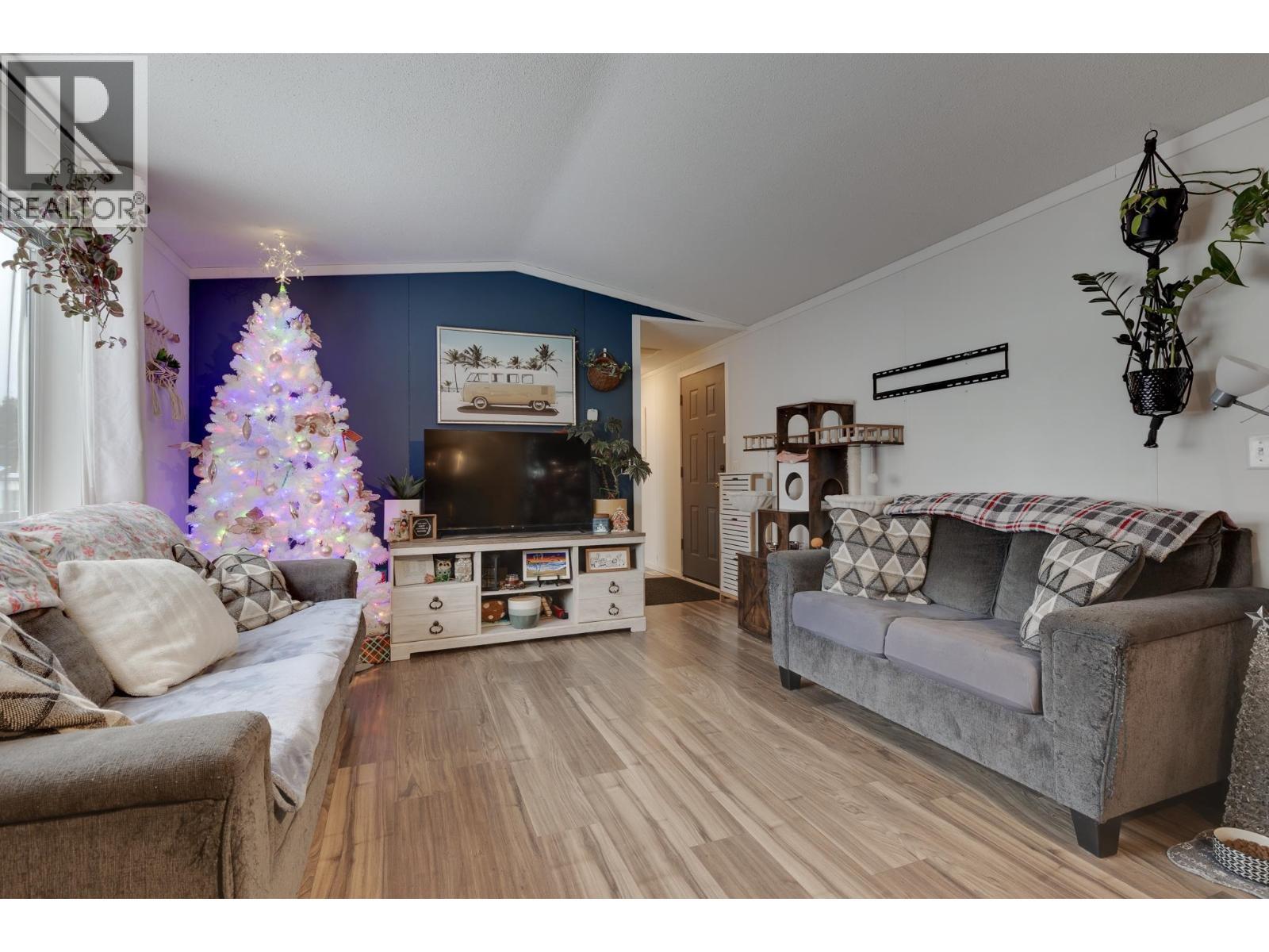 7082 Kennedy Crescent, Prince George, BC - Indoor Photo Showing Living Room