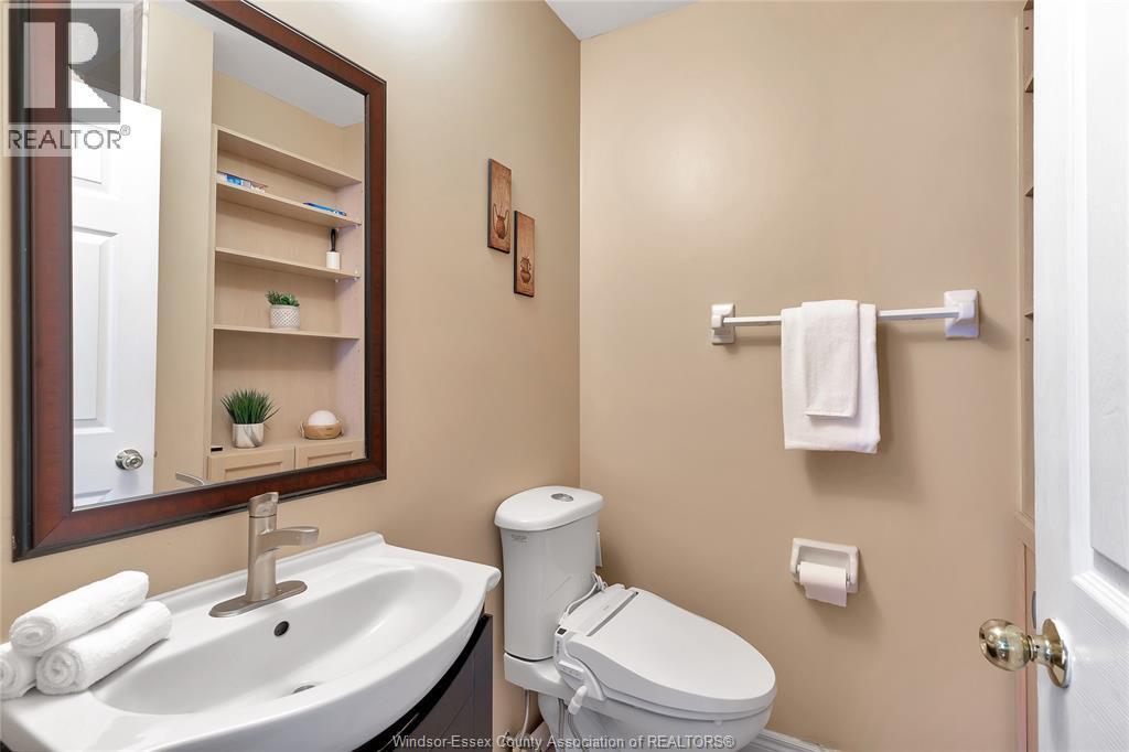 4316 Golfcourse Crescent, Windsor, ON - Indoor Photo Showing Bathroom