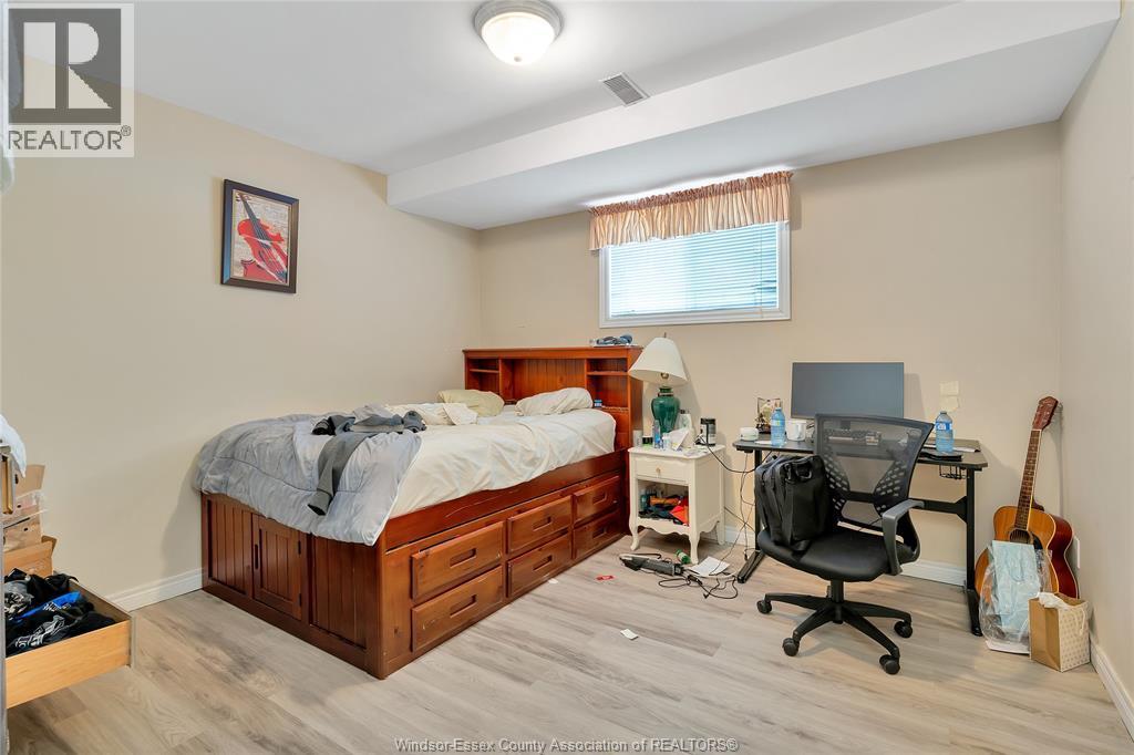 4316 Golfcourse Crescent, Windsor, ON - Indoor Photo Showing Bedroom