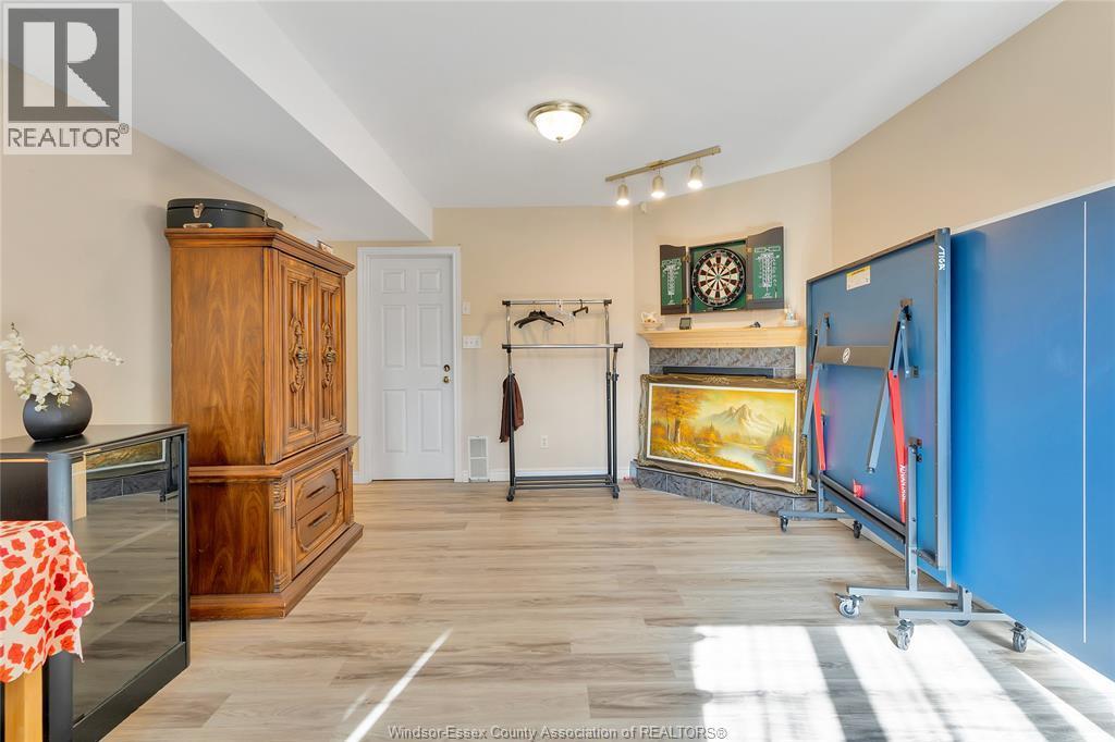 4316 Golfcourse Crescent, Windsor, ON - Indoor Photo Showing Other Room