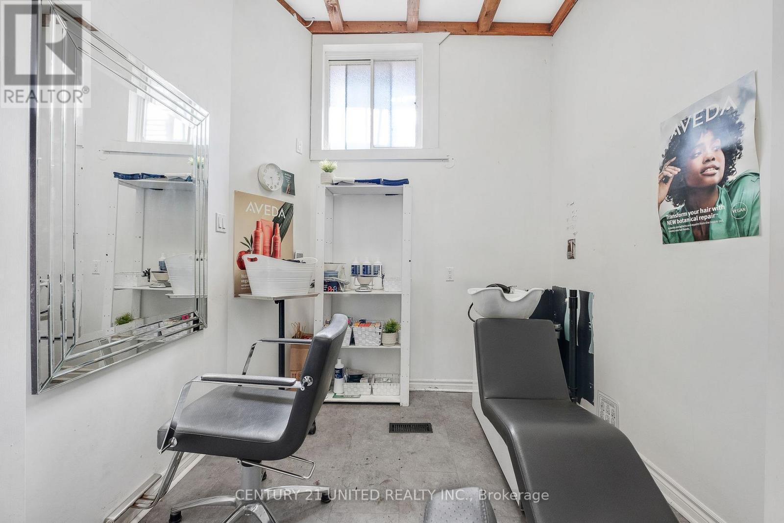 39 King Street W, Cobourg, ON - Indoor