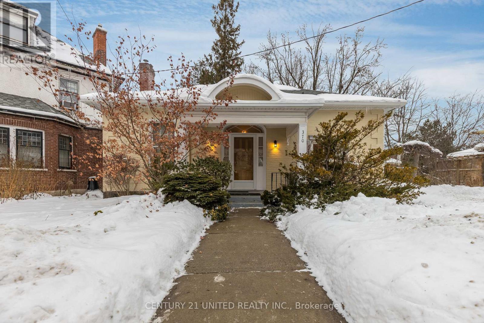 370 Hunter Street W, Peterborough (Town Ward 3), ON - Outdoor