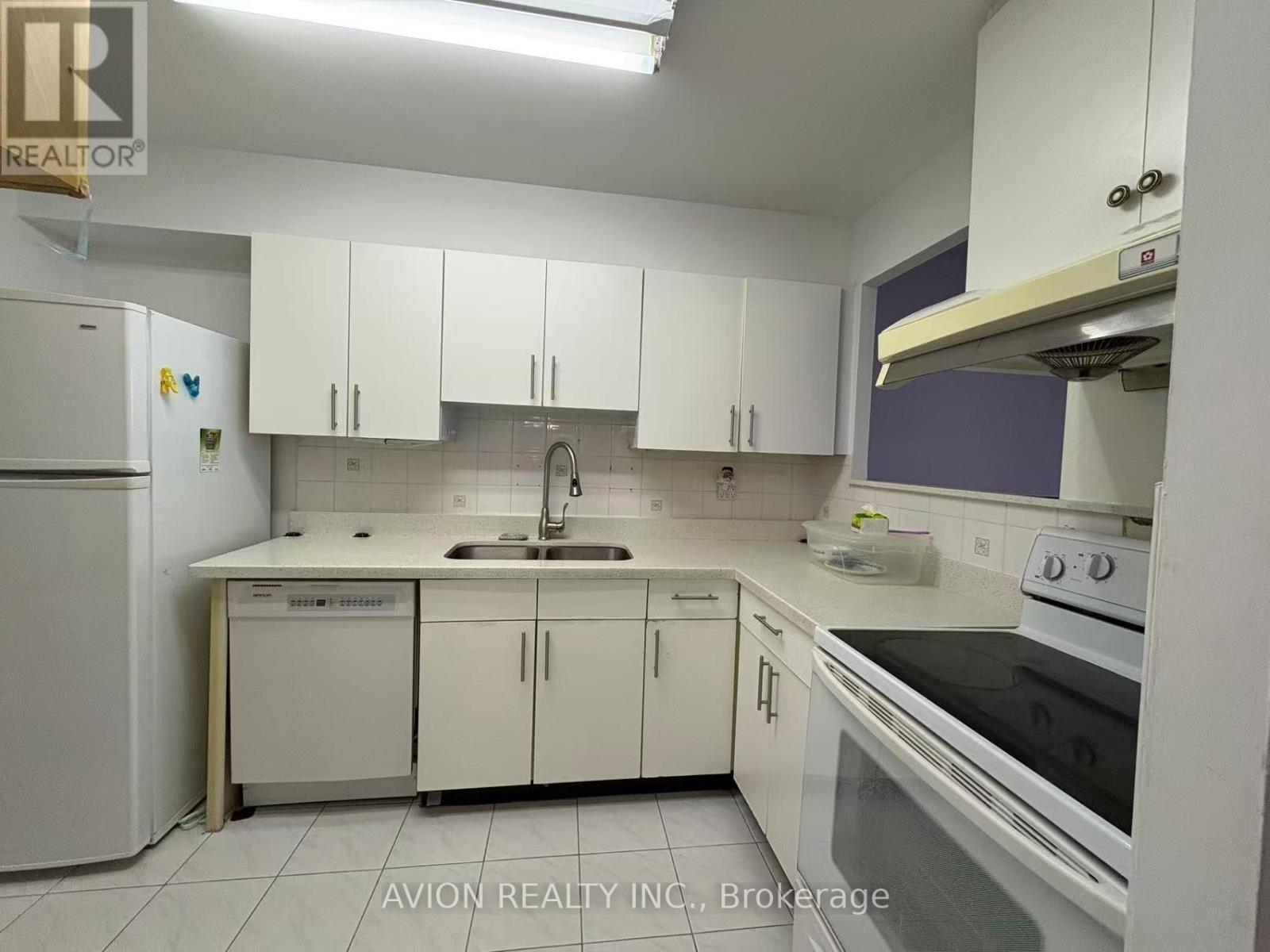 kitchen - 1713 - 55 Bamburgh Circle, Toronto, ON - Indoor Photo Showing Kitchen With Double Sink
