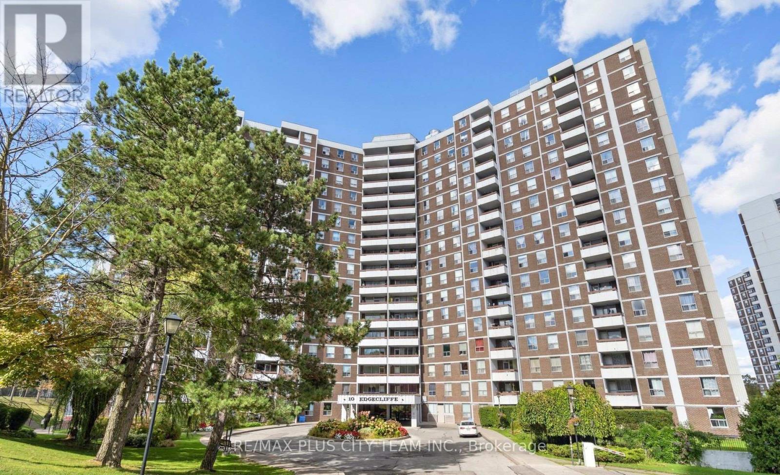 909 - 10 Edgecliff Golfway, Toronto, ON - Outdoor With Facade