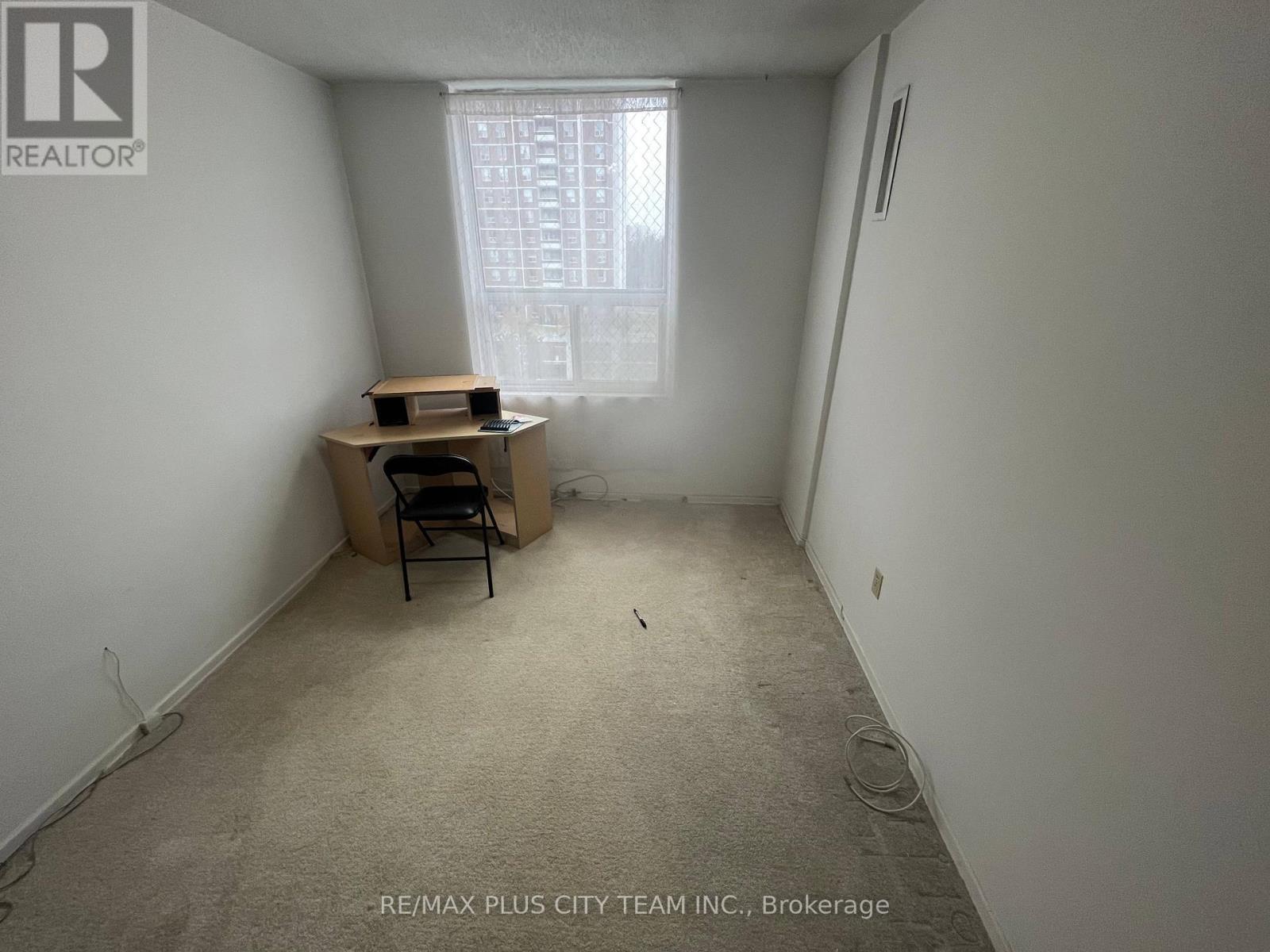 909 - 10 Edgecliff Golfway, Toronto, ON - Indoor