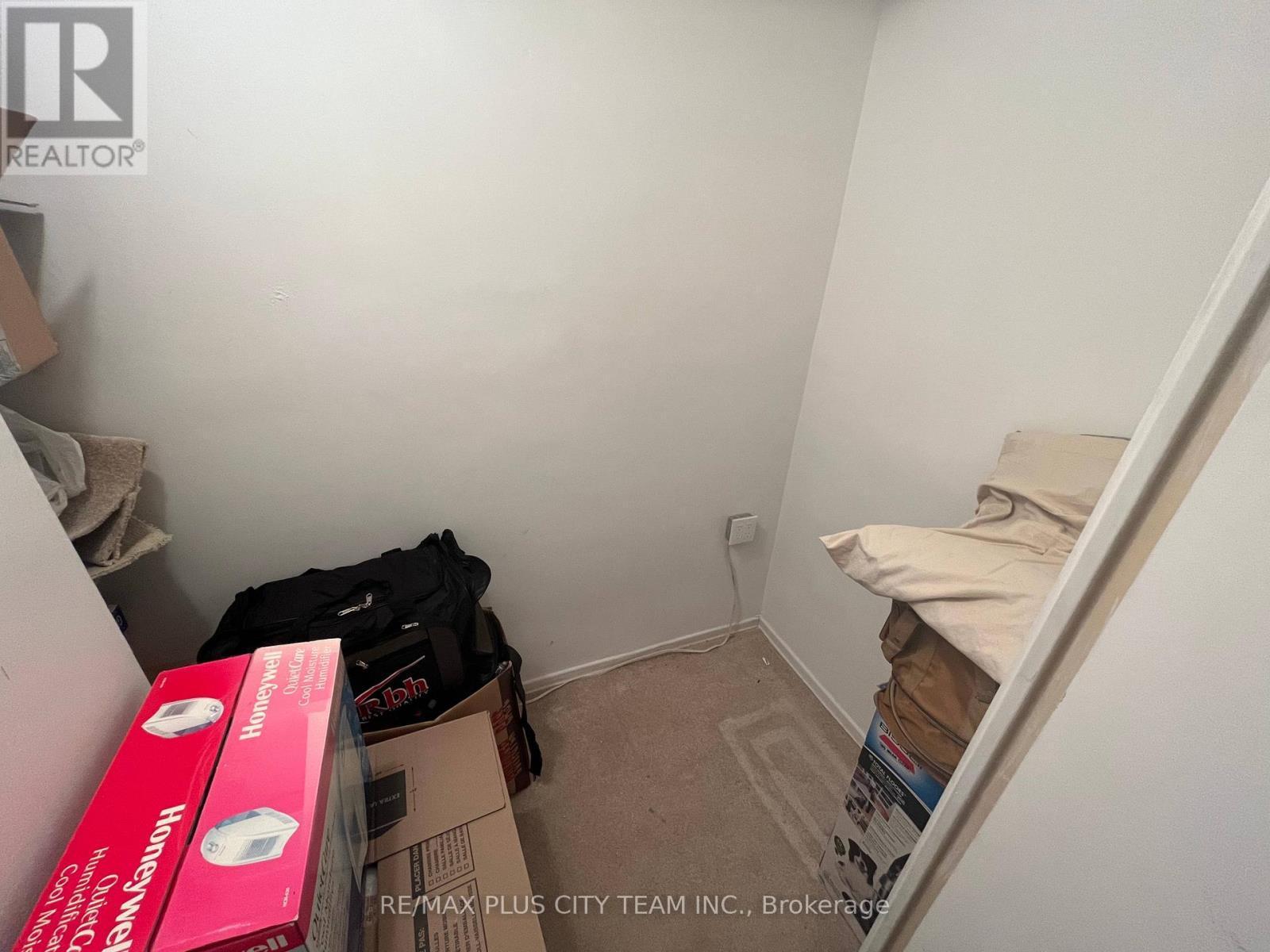 909 - 10 Edgecliff Golfway, Toronto, ON - Indoor