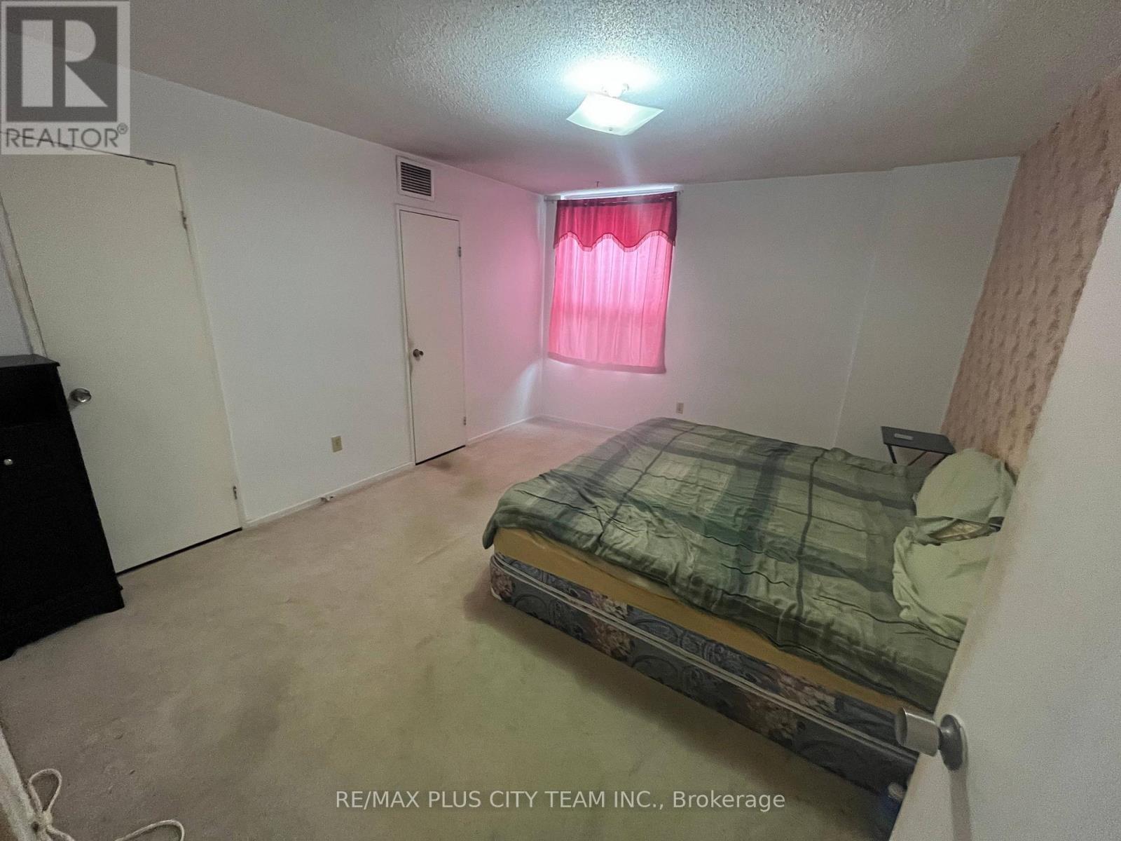 909 - 10 Edgecliff Golfway, Toronto, ON - Indoor