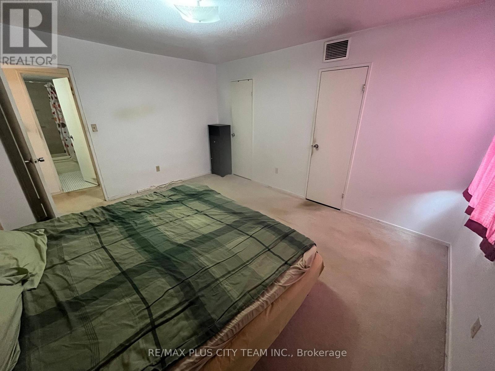 909 - 10 Edgecliff Golfway, Toronto, ON - Indoor