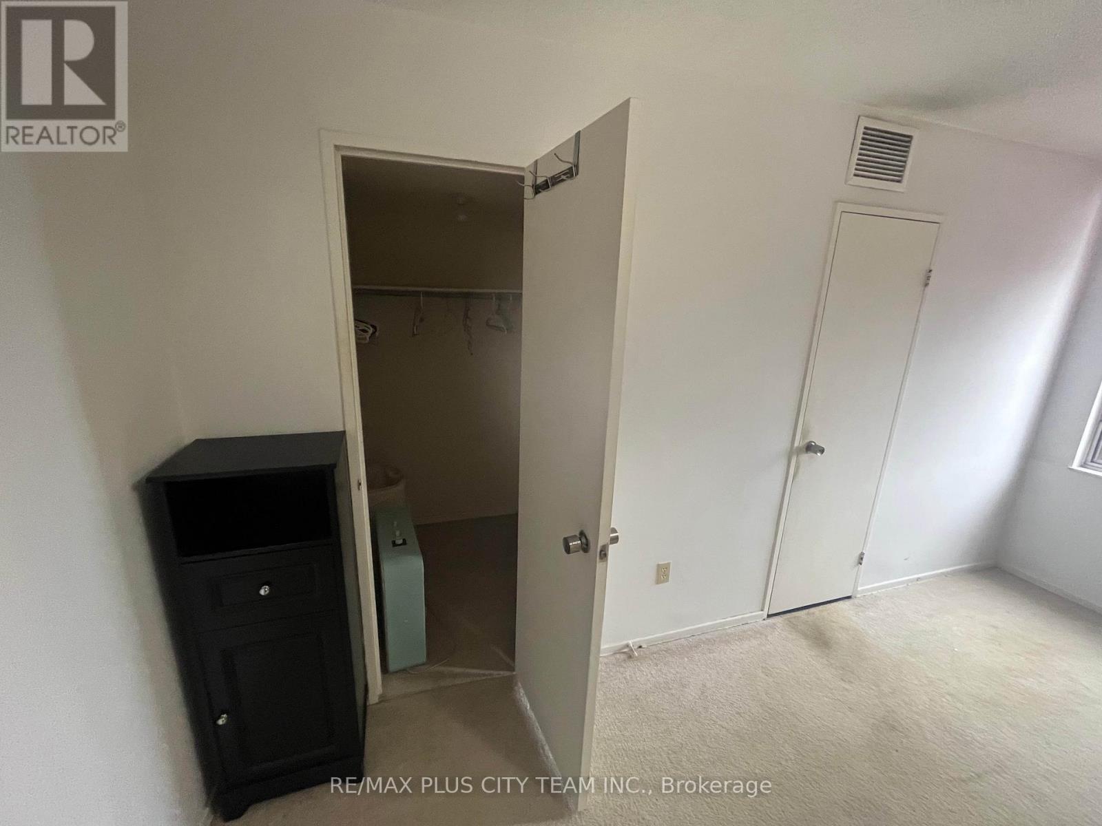 909 - 10 Edgecliff Golfway, Toronto, ON - Indoor Photo Showing Other Room