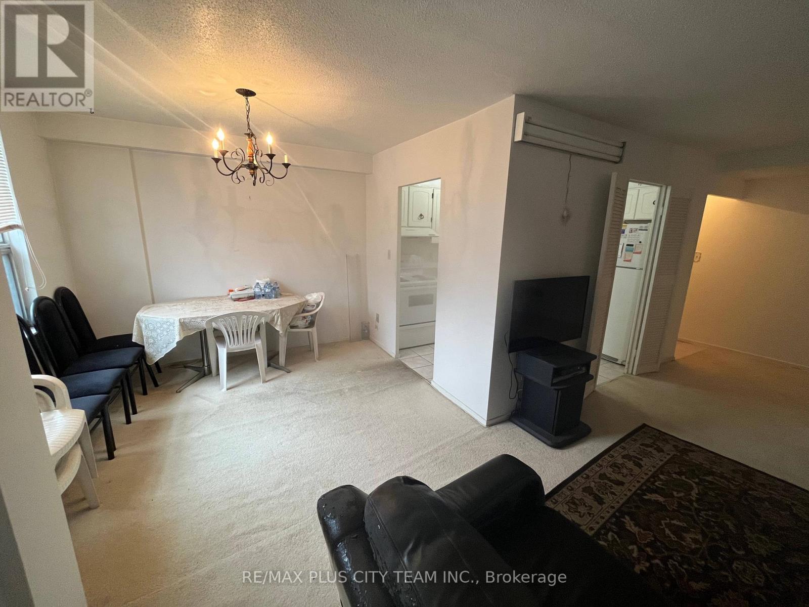 909 - 10 Edgecliff Golfway, Toronto, ON - Indoor