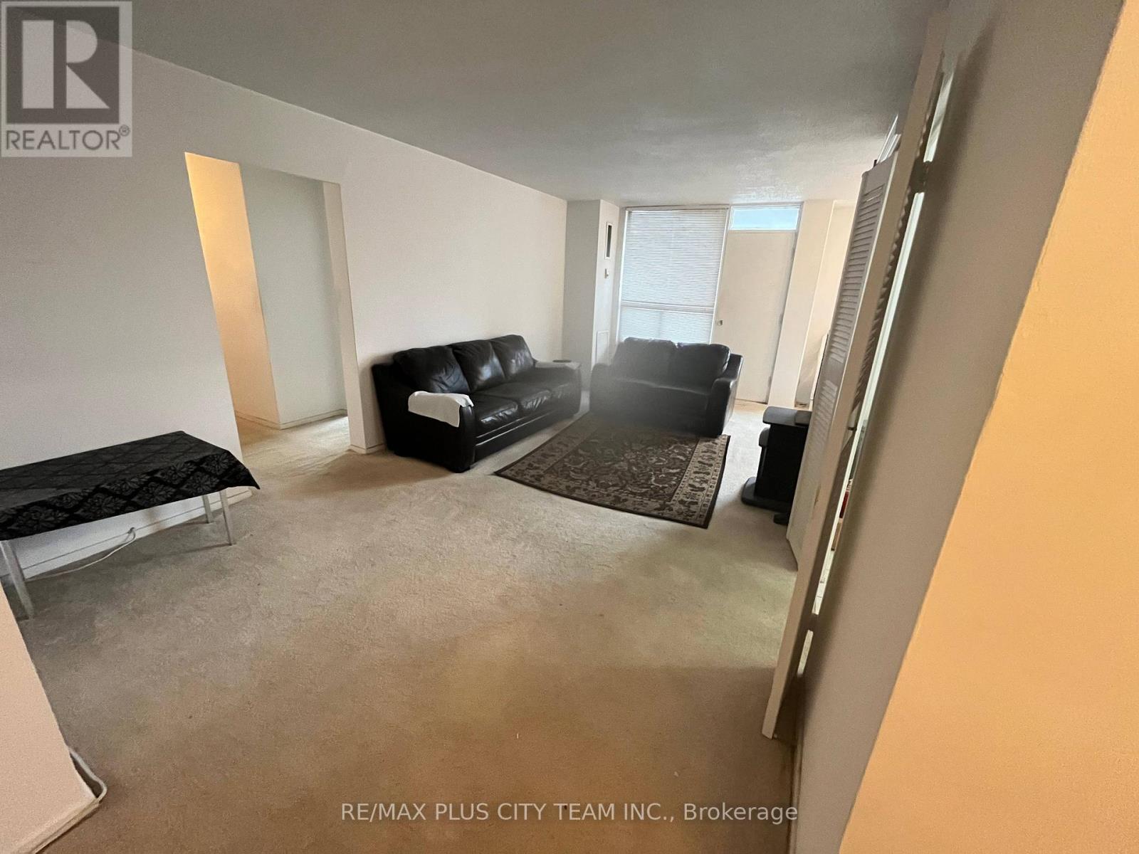 909 - 10 Edgecliff Golfway, Toronto, ON - Indoor