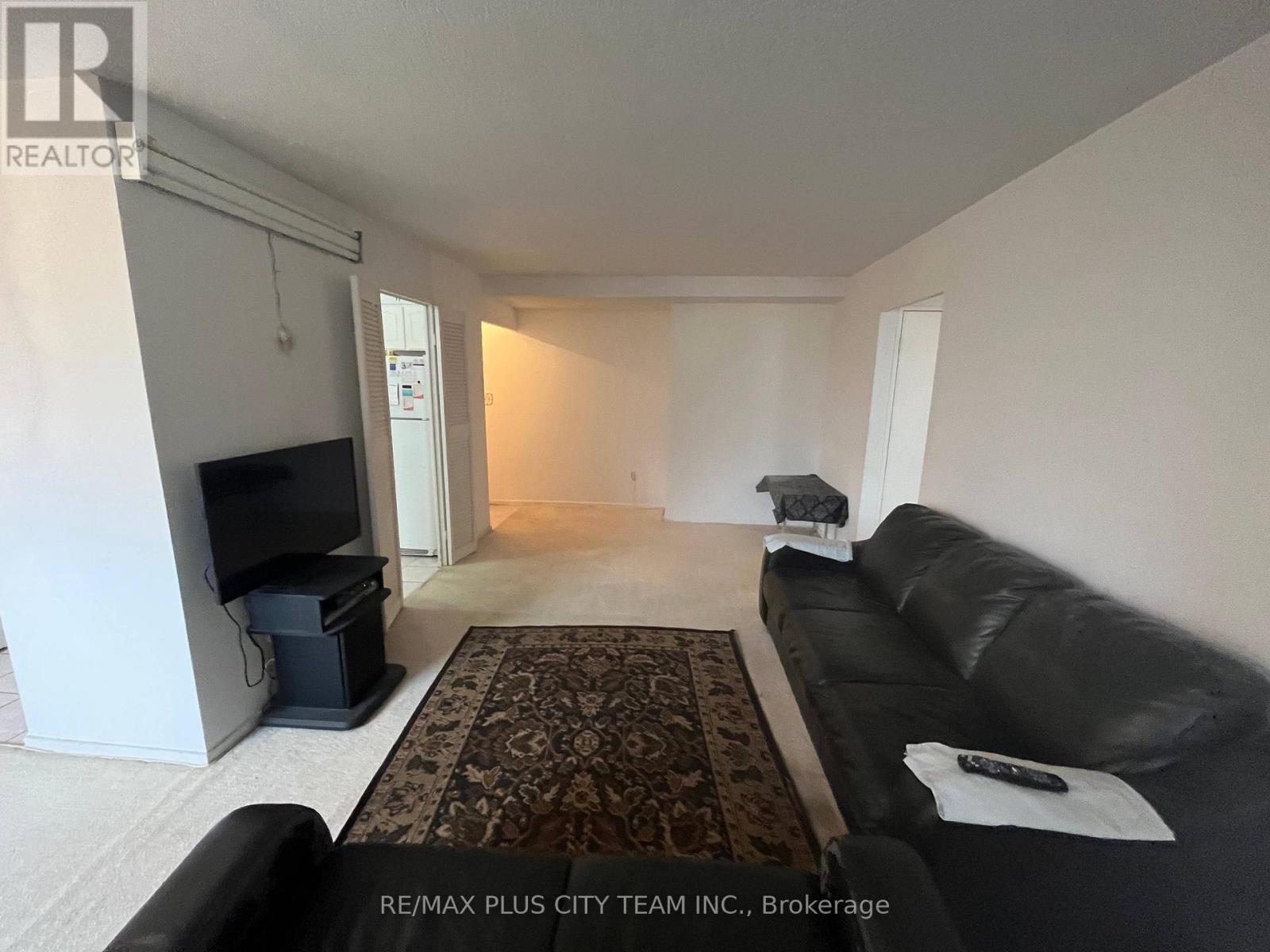 909 - 10 Edgecliff Golfway, Toronto, ON - Indoor